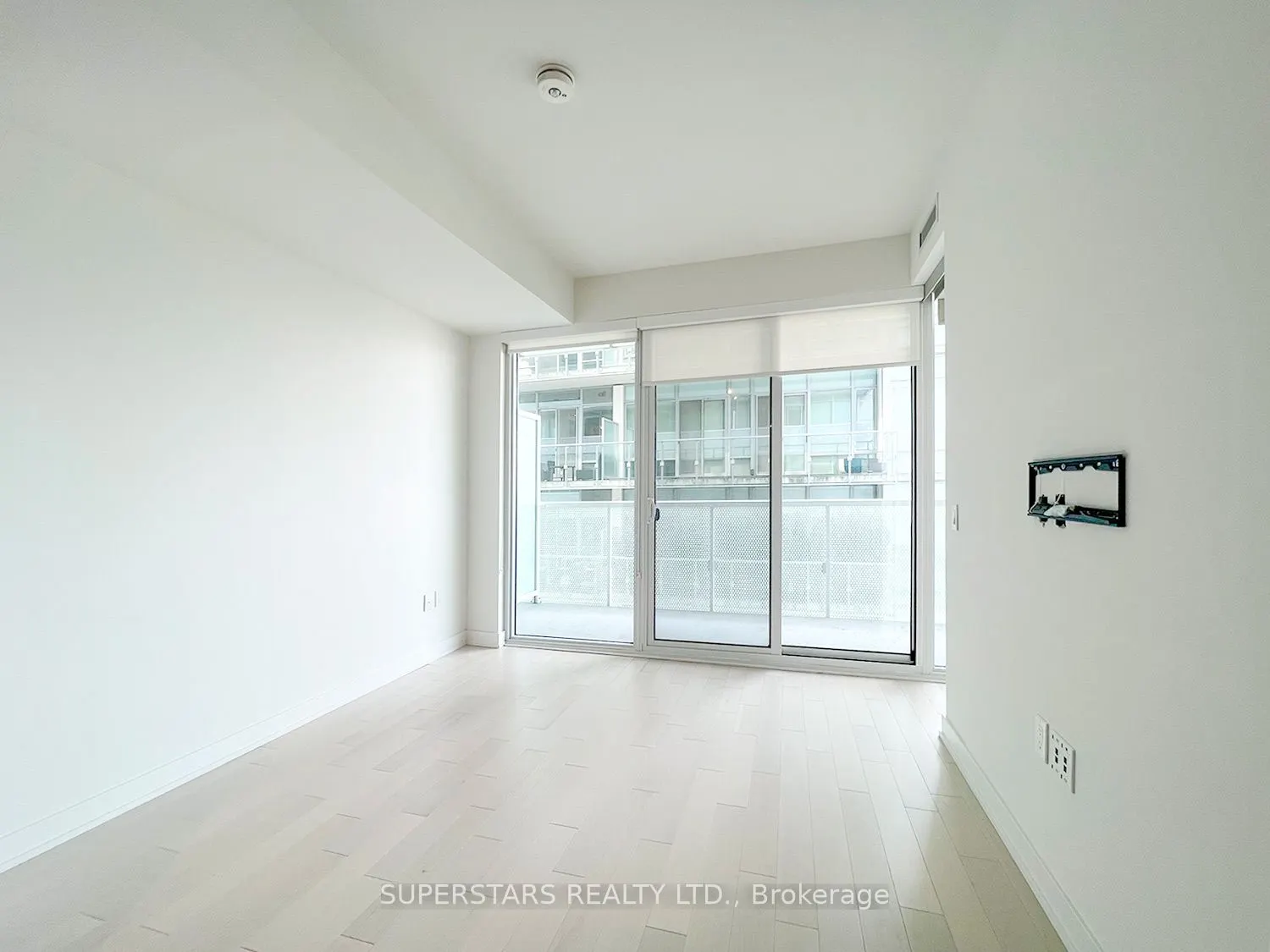15 Queens Quay E, #410