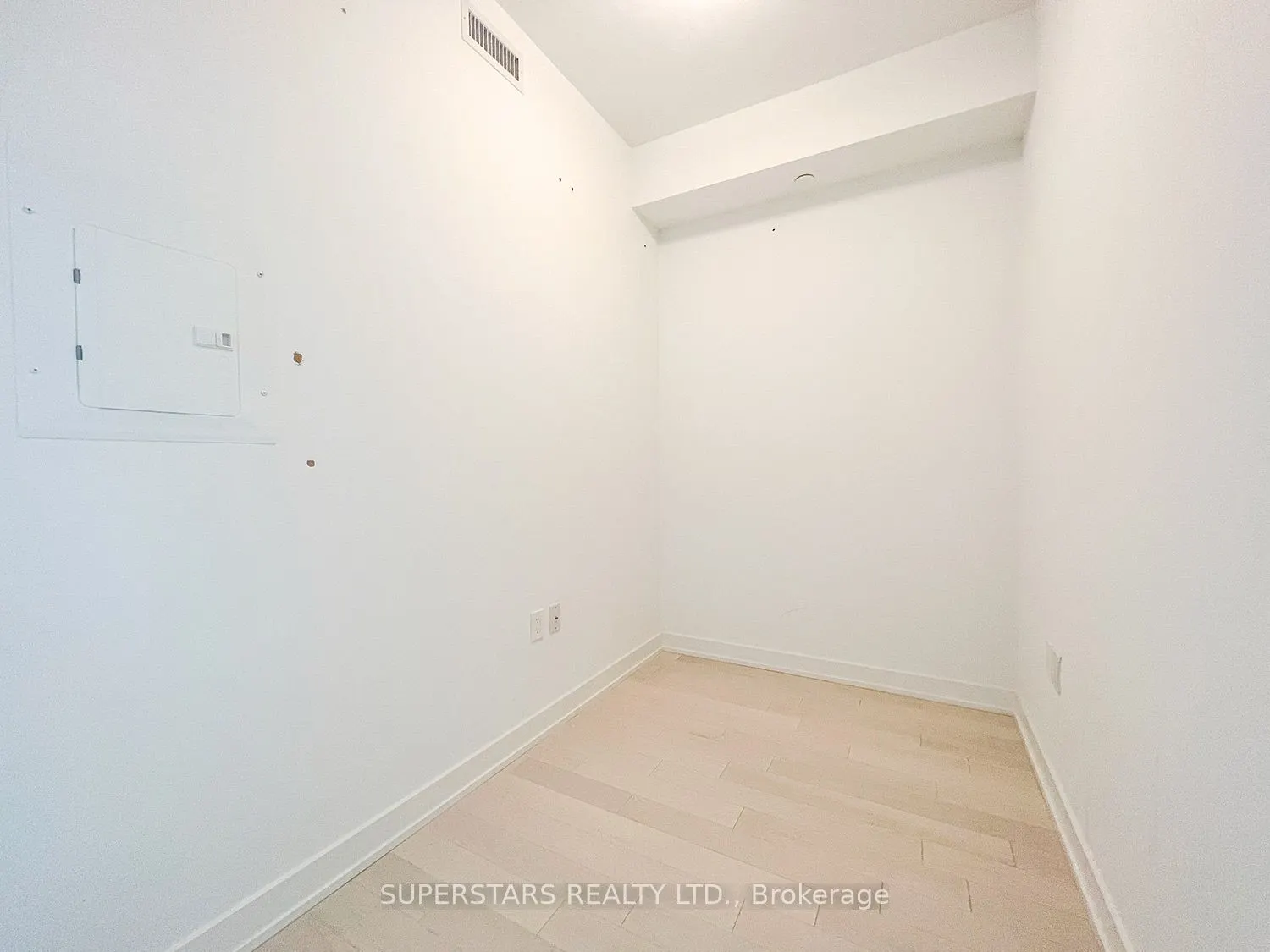 15 Queens Quay E, #410