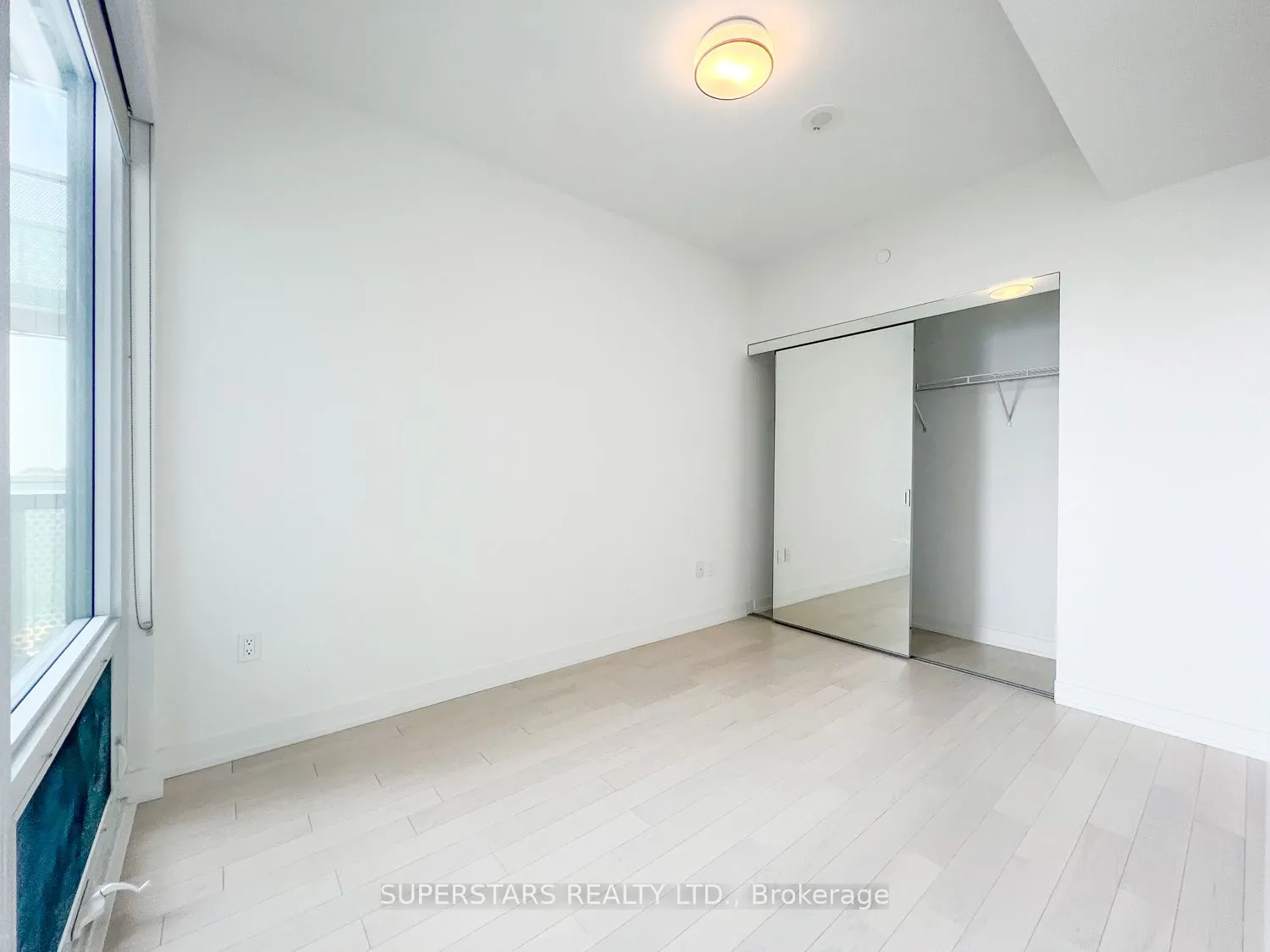 15 Queens Quay E, #410
