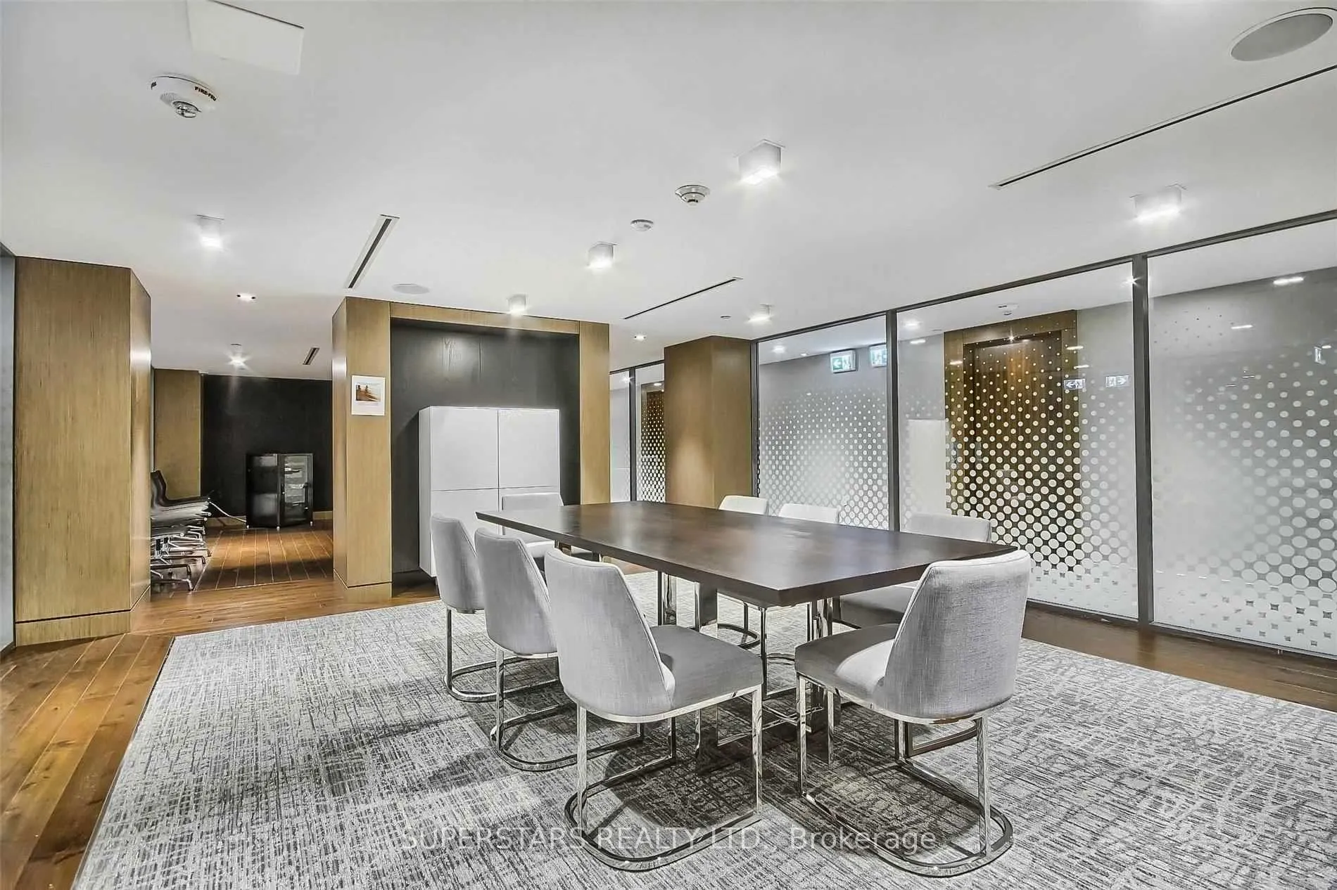 15 Queens Quay E, #410
