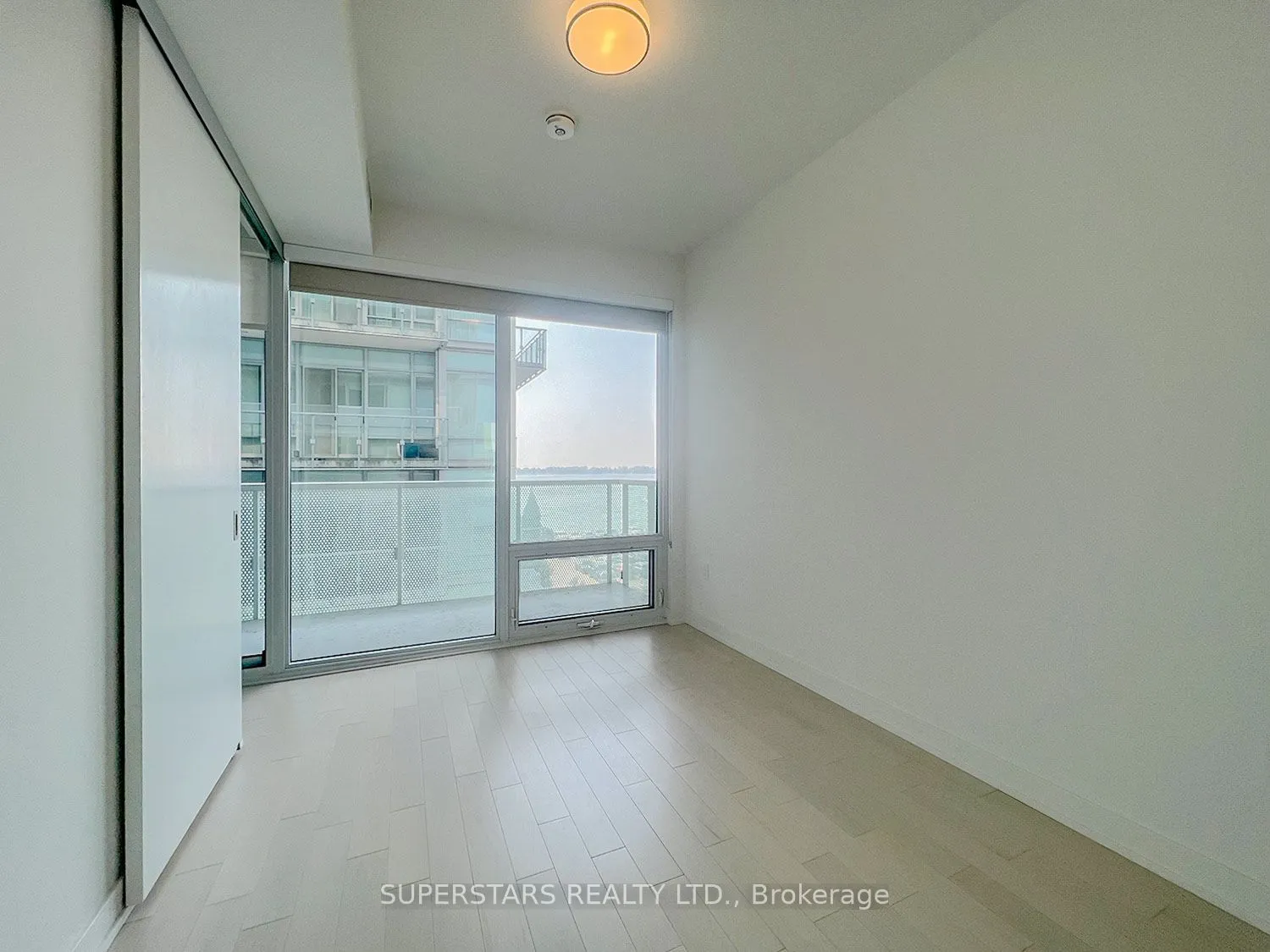 15 Queens Quay E, #410