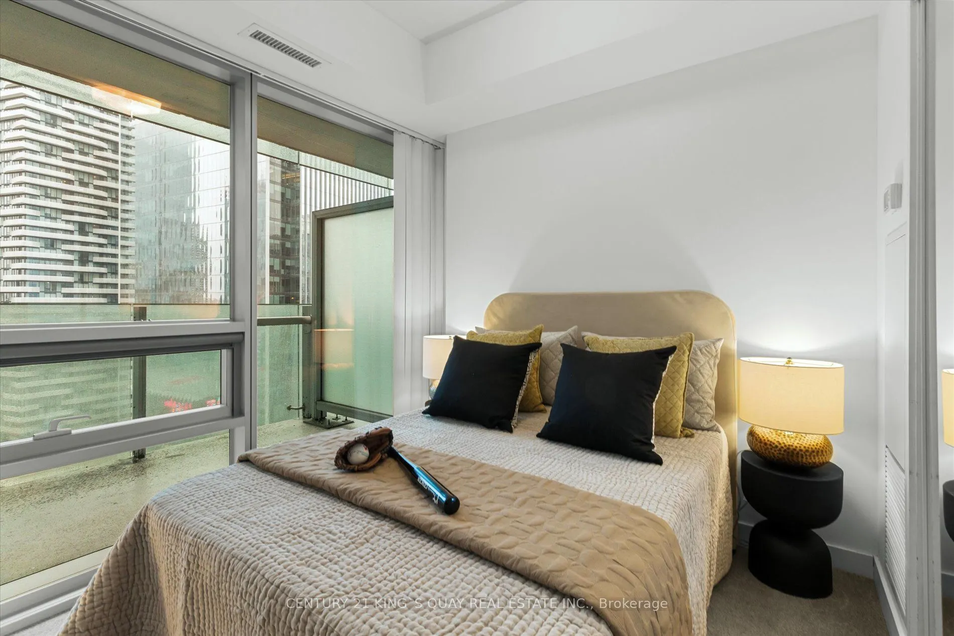 12 York Street, #2410