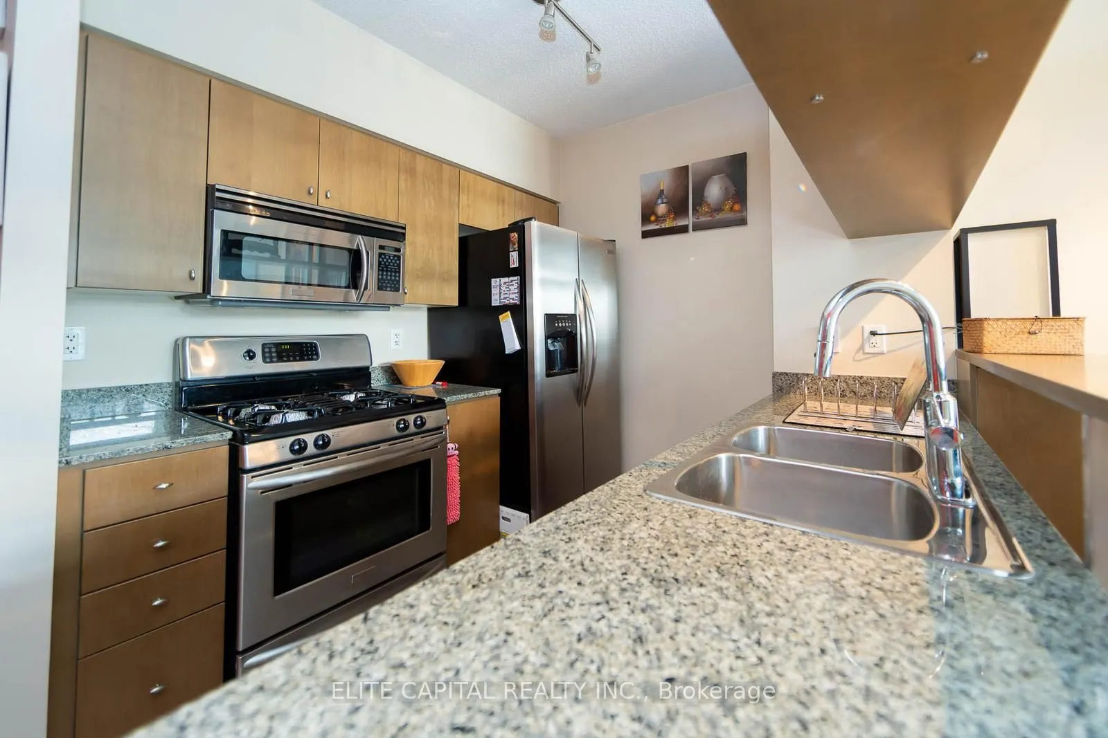 10 Navy Wharf Court, #1008