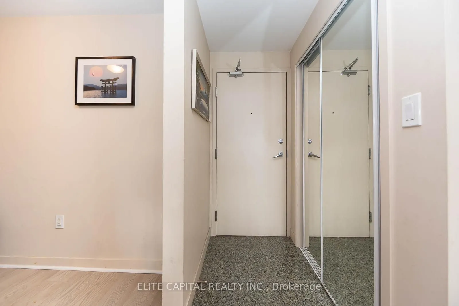 10 Navy Wharf Court, #1008