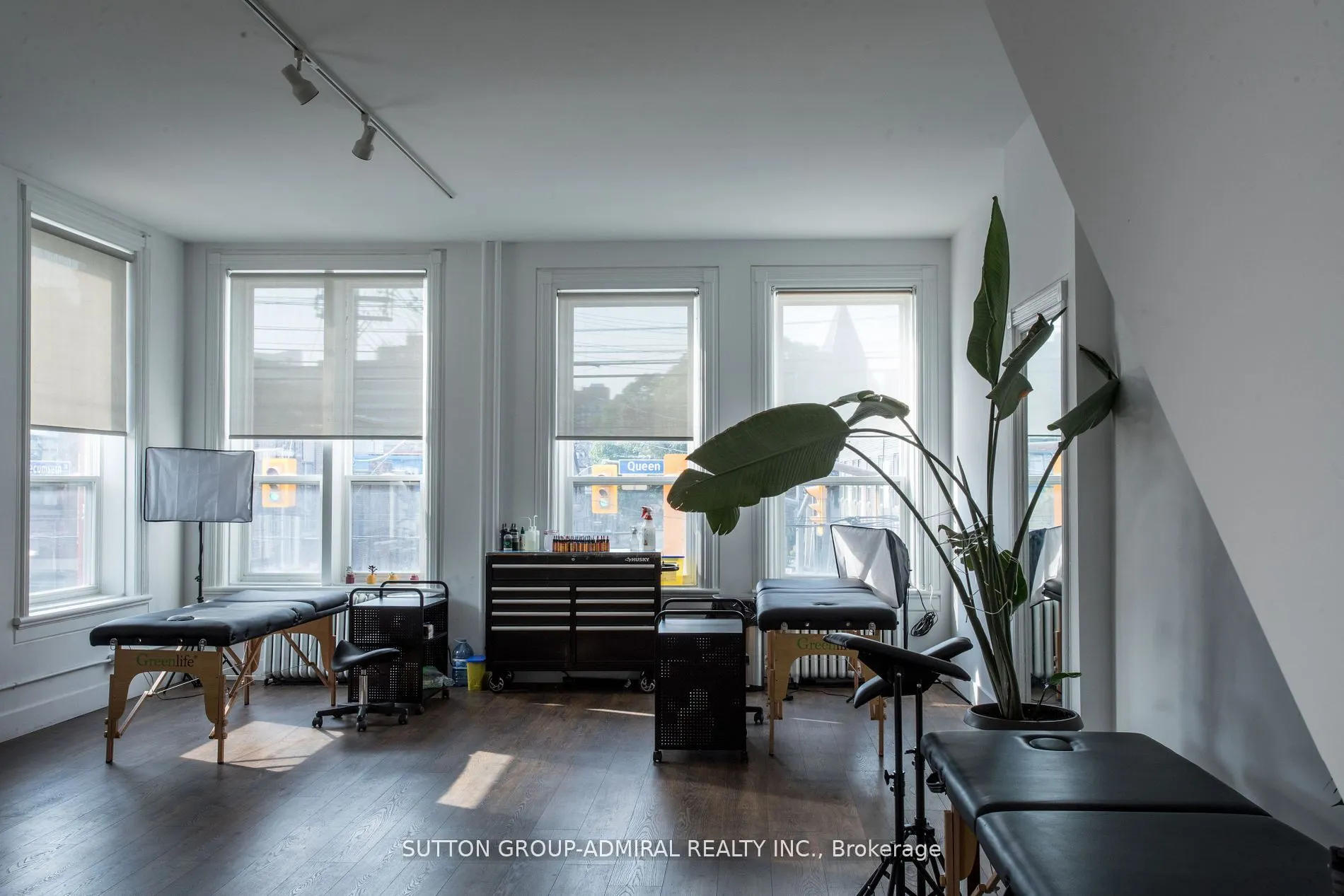652 Queen Street W, #2nd Flr