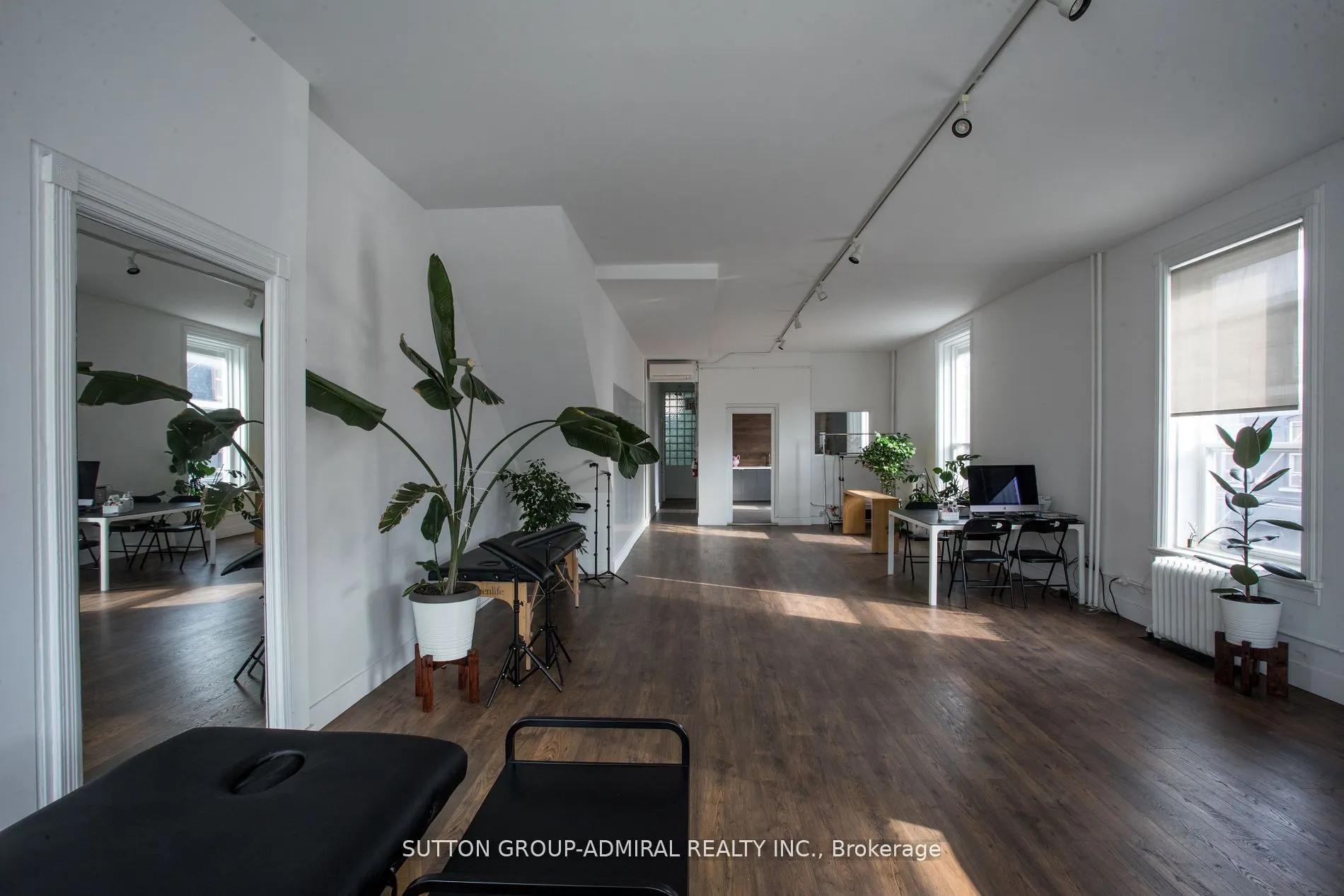 652 Queen Street W, #2nd Flr