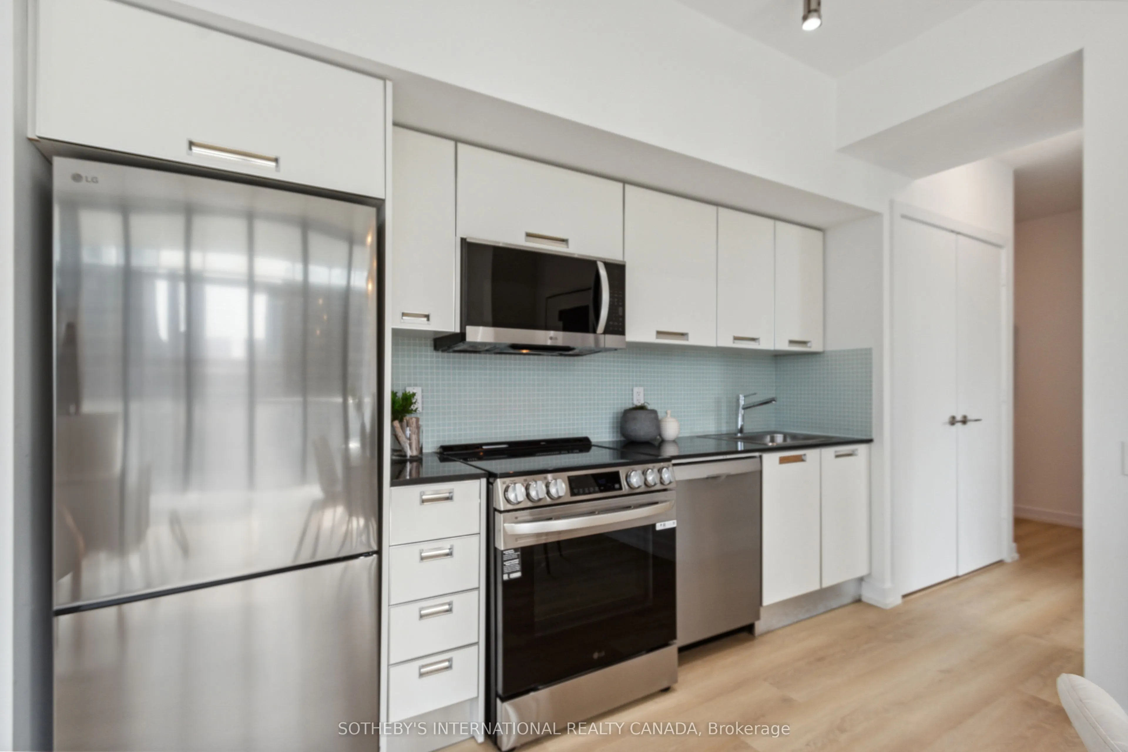 33 Charles Street E, #1605