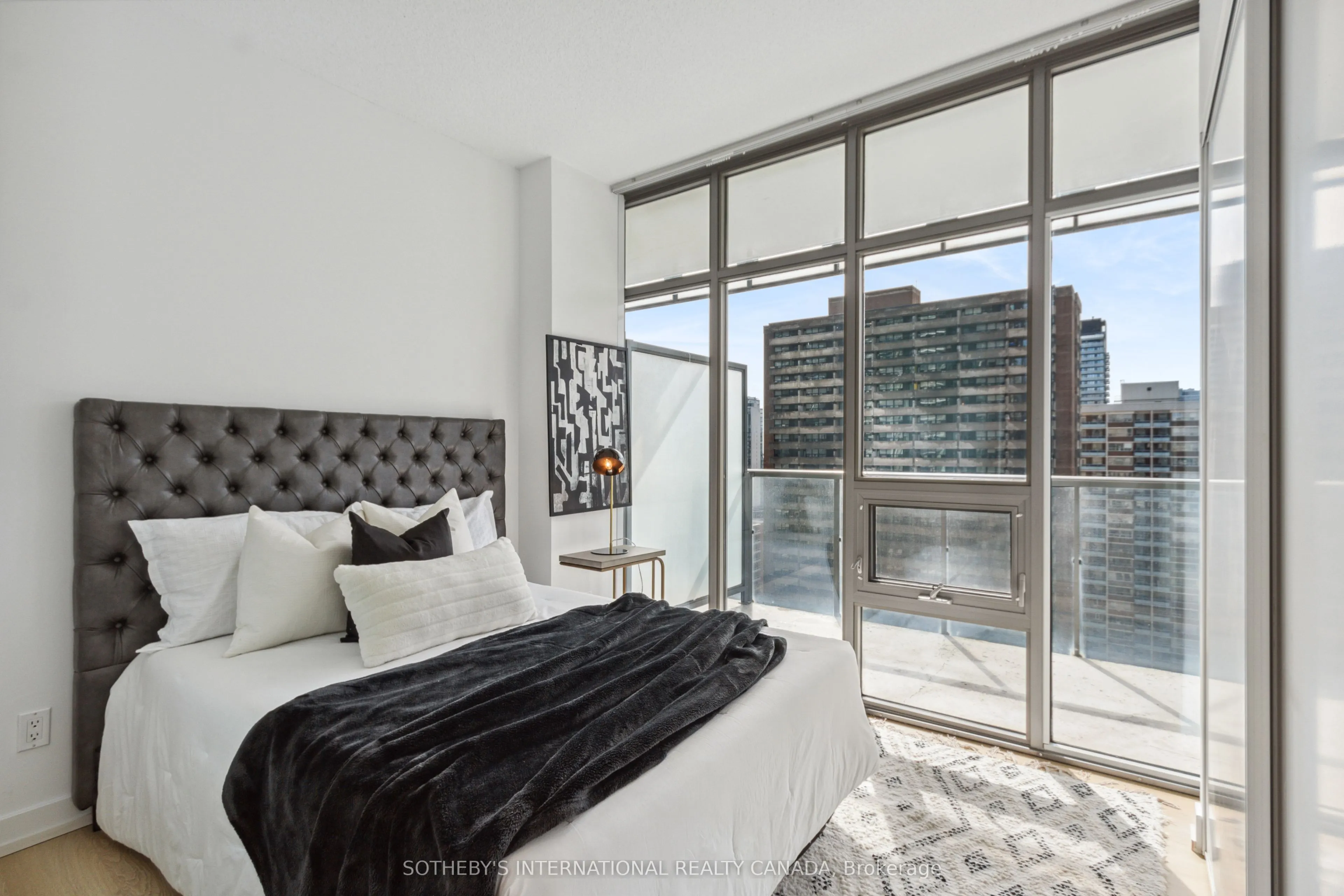 33 Charles Street E, #1605