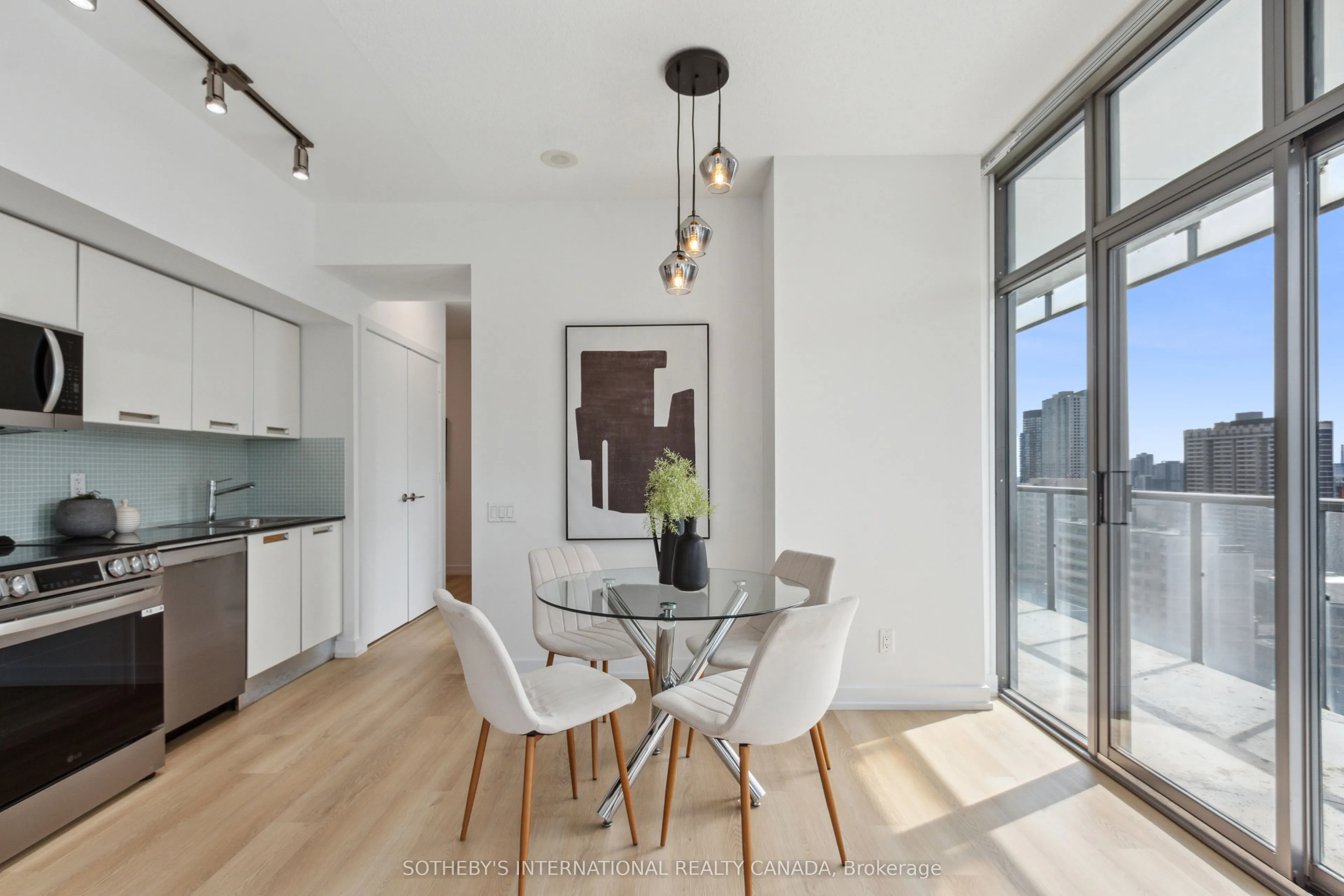 33 Charles Street E, #1605