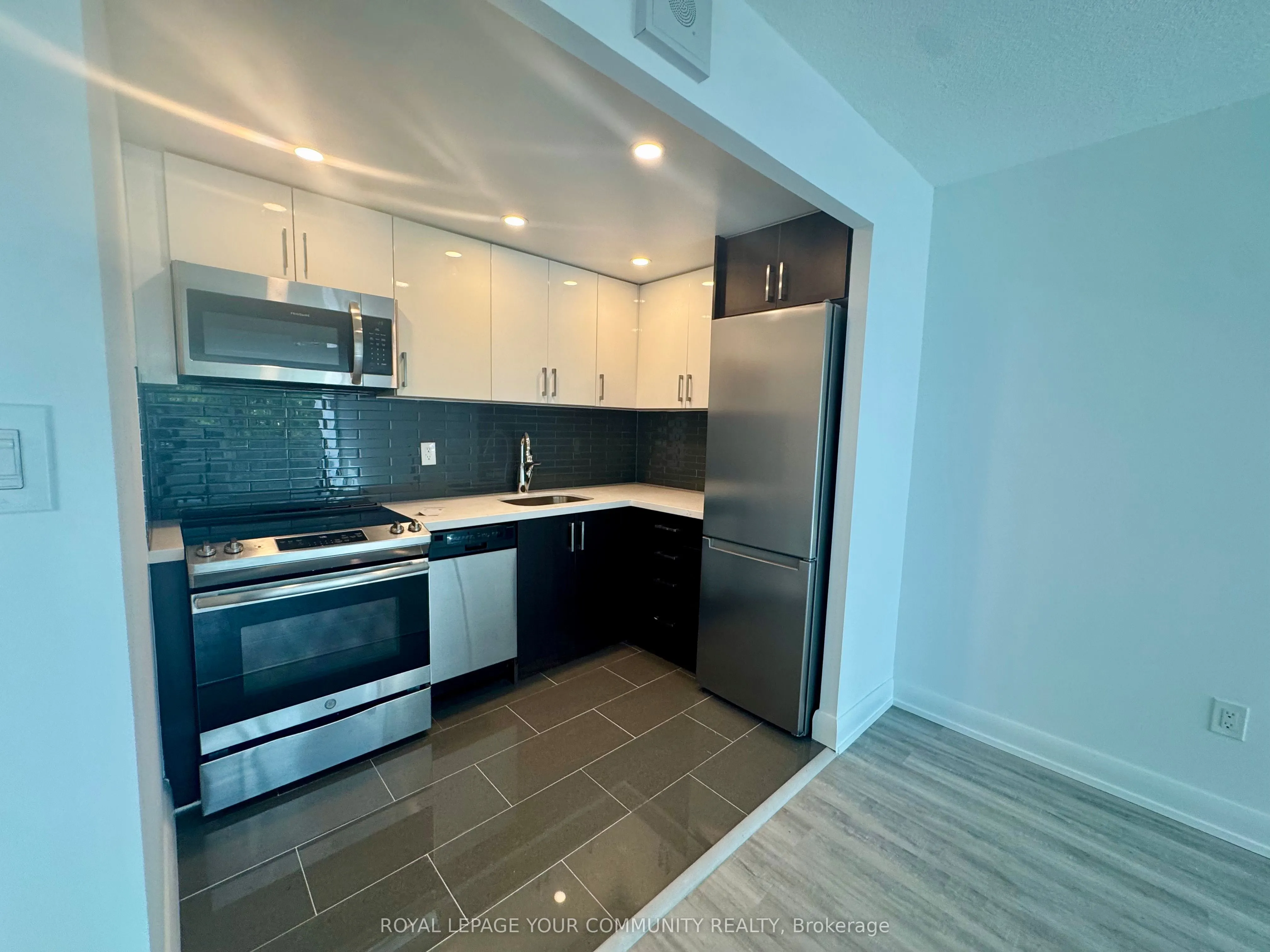 191 Sherbourne Street, #0605