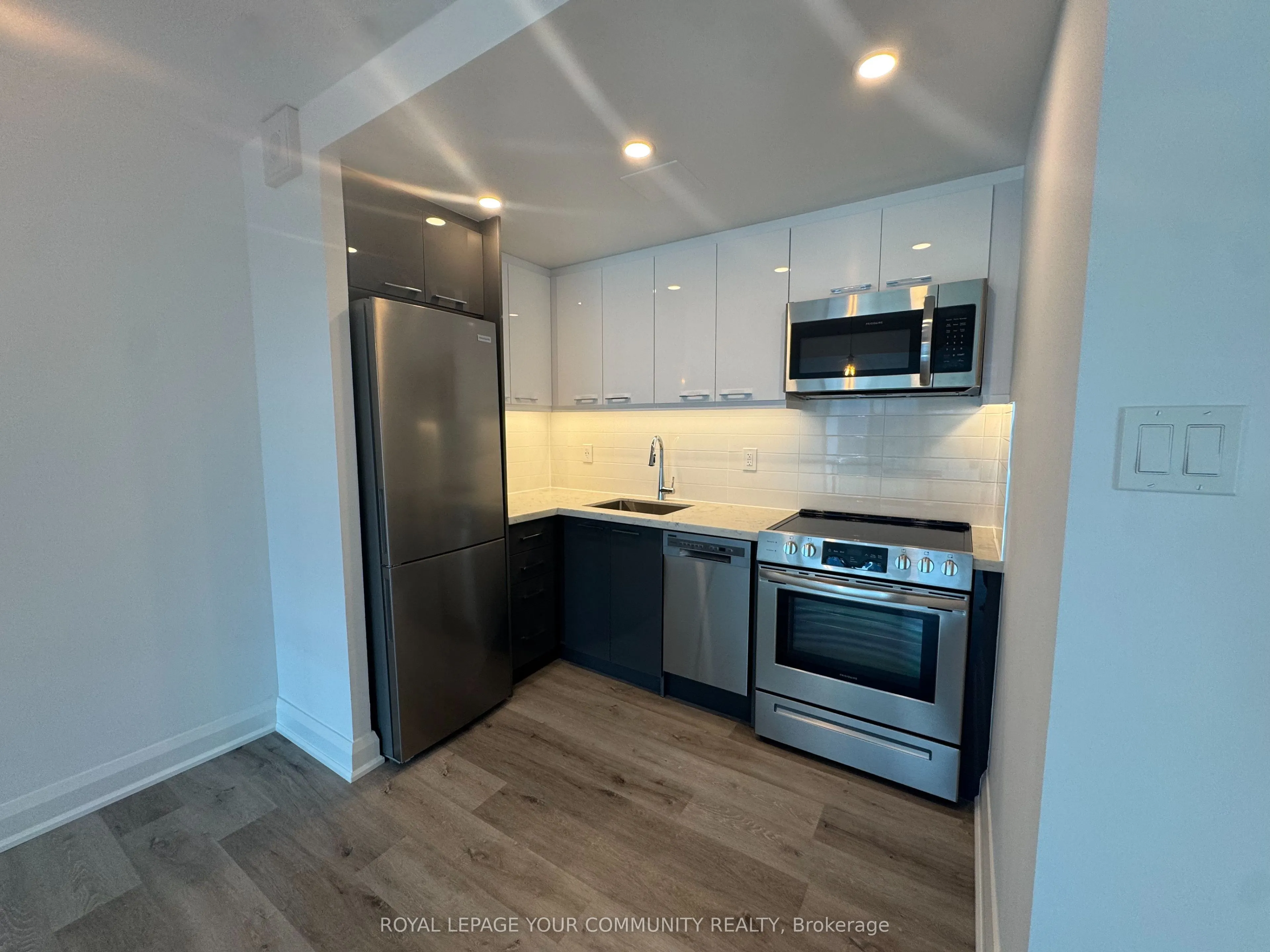 191 Sherbourne Street, #0819