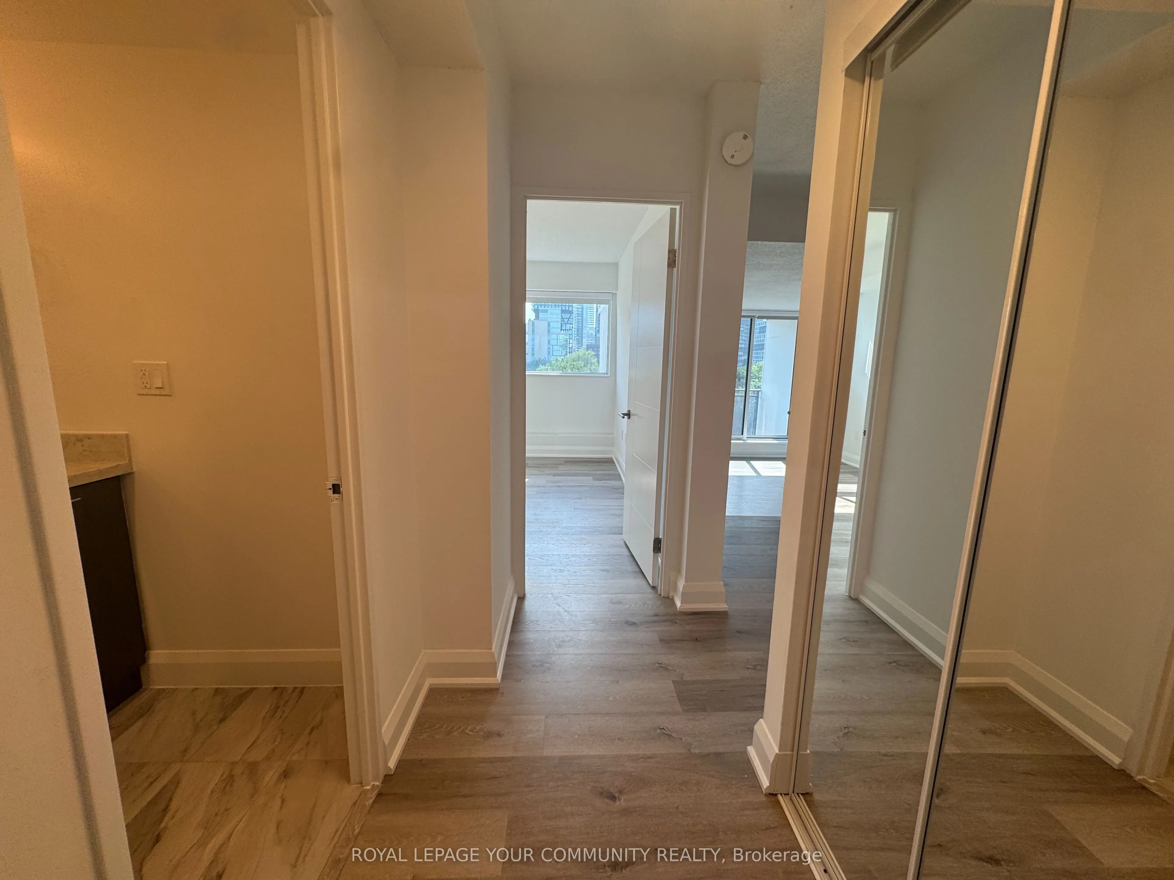 191 Sherbourne Street, #0819