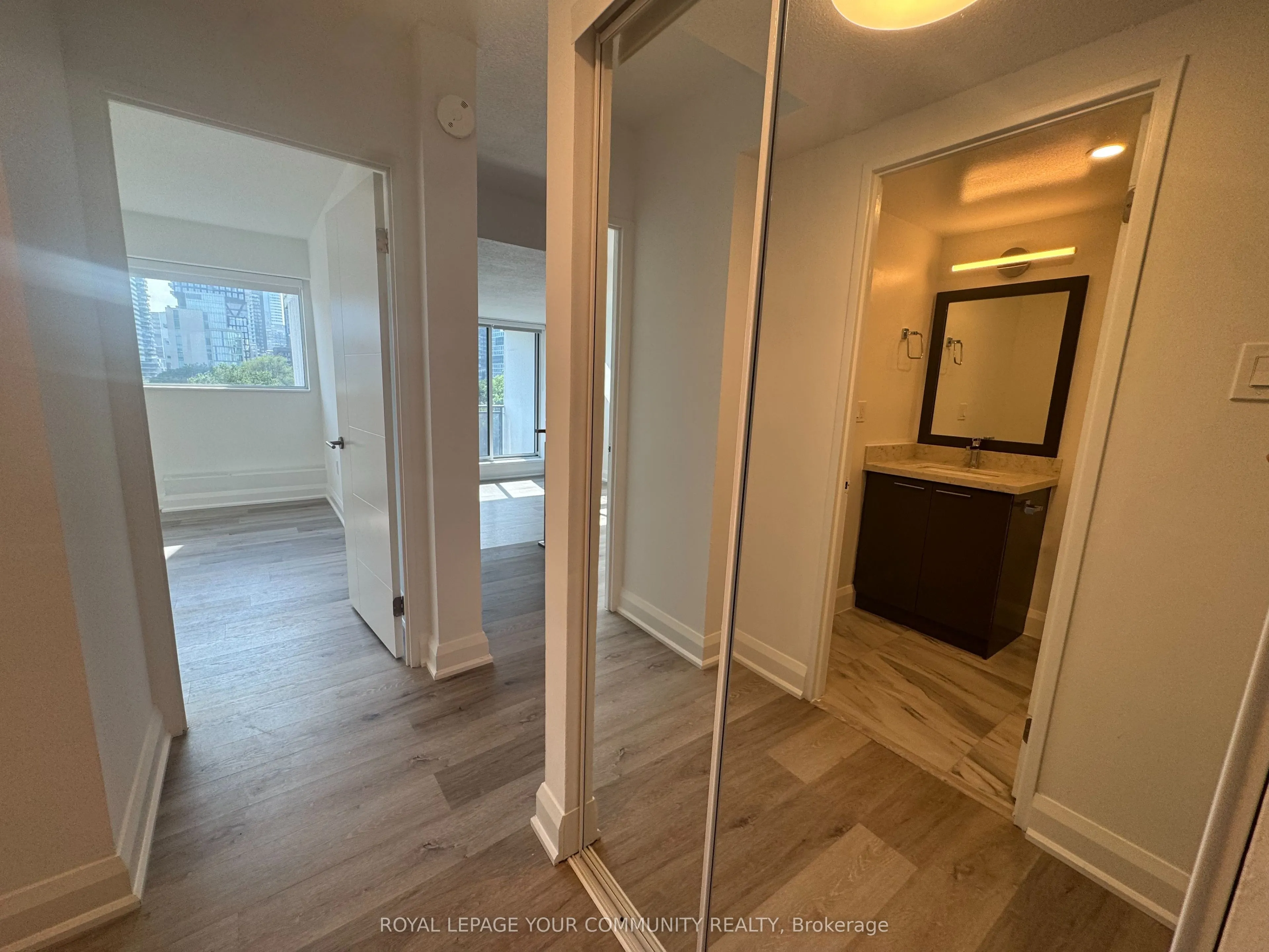191 Sherbourne Street, #0819