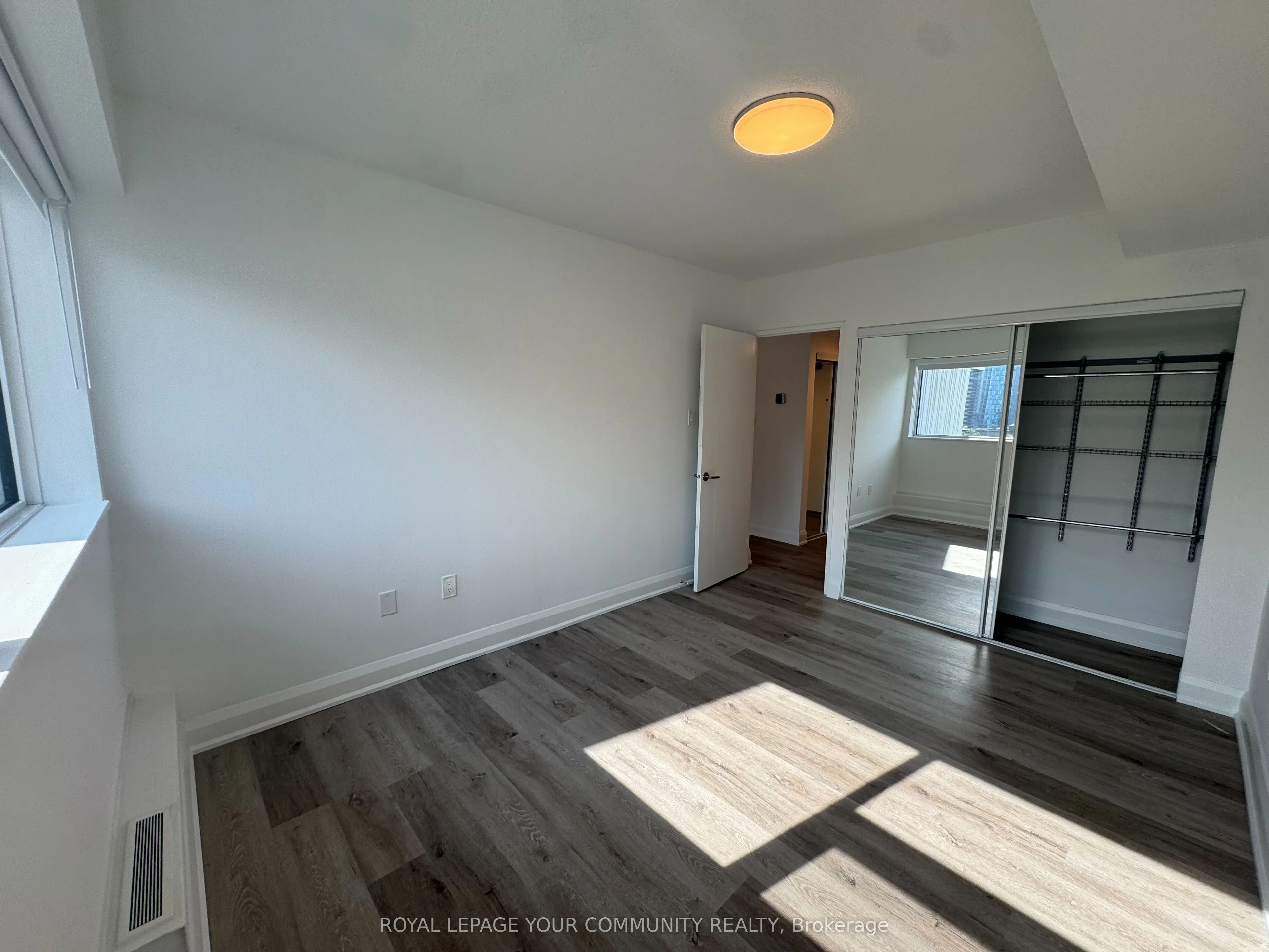 191 Sherbourne Street, #0819