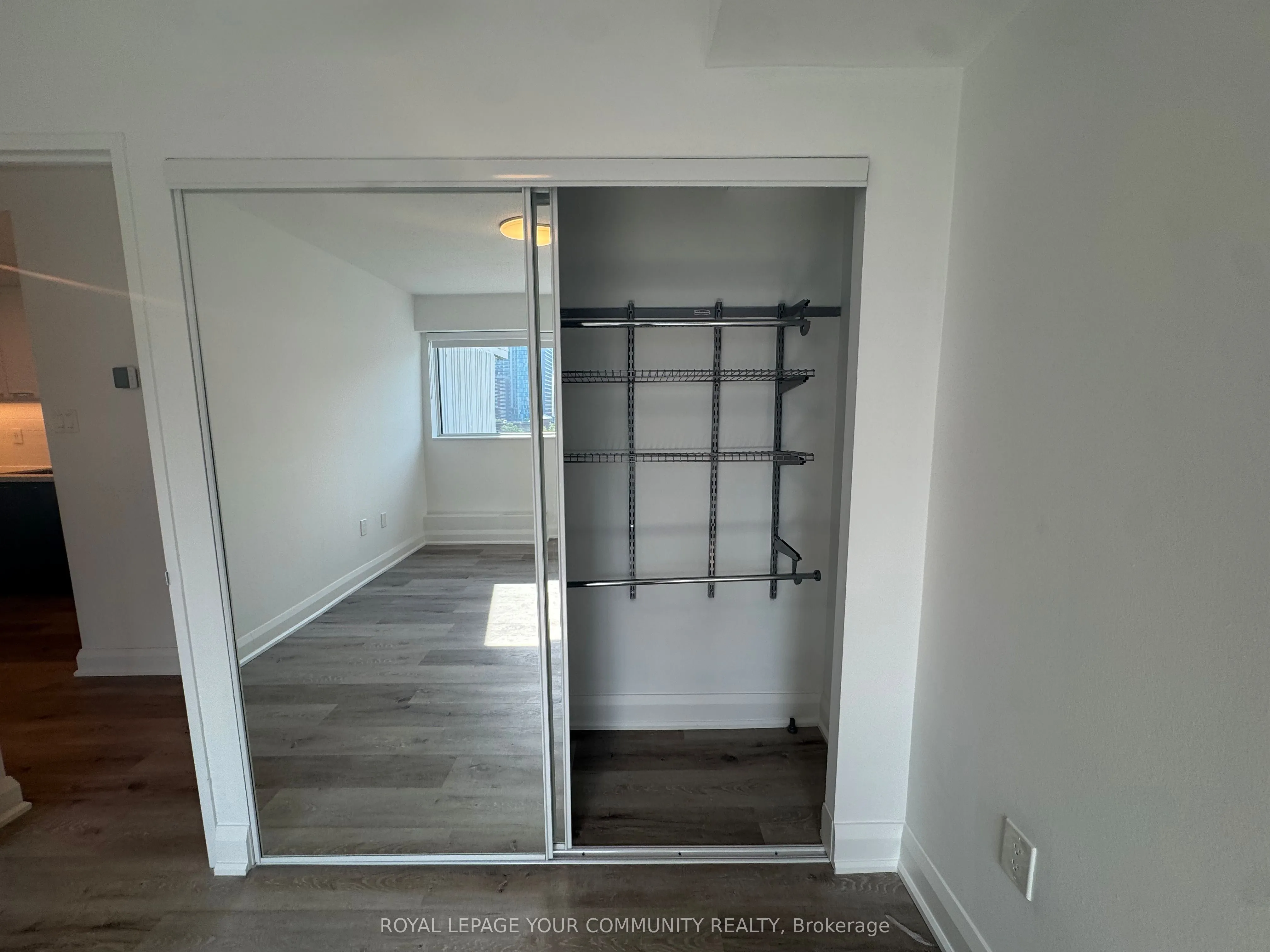 191 Sherbourne Street, #0819