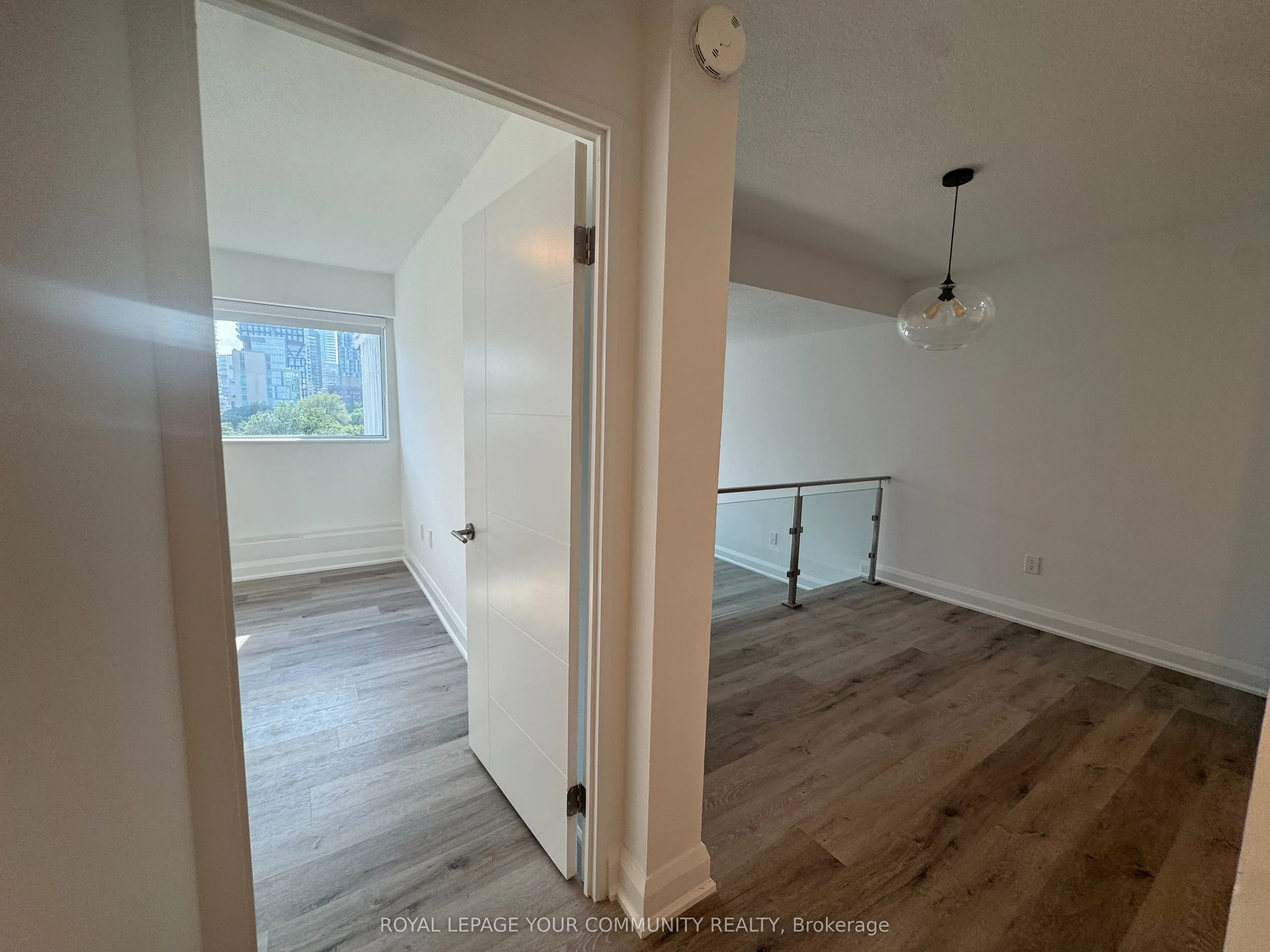 191 Sherbourne Street, #0819