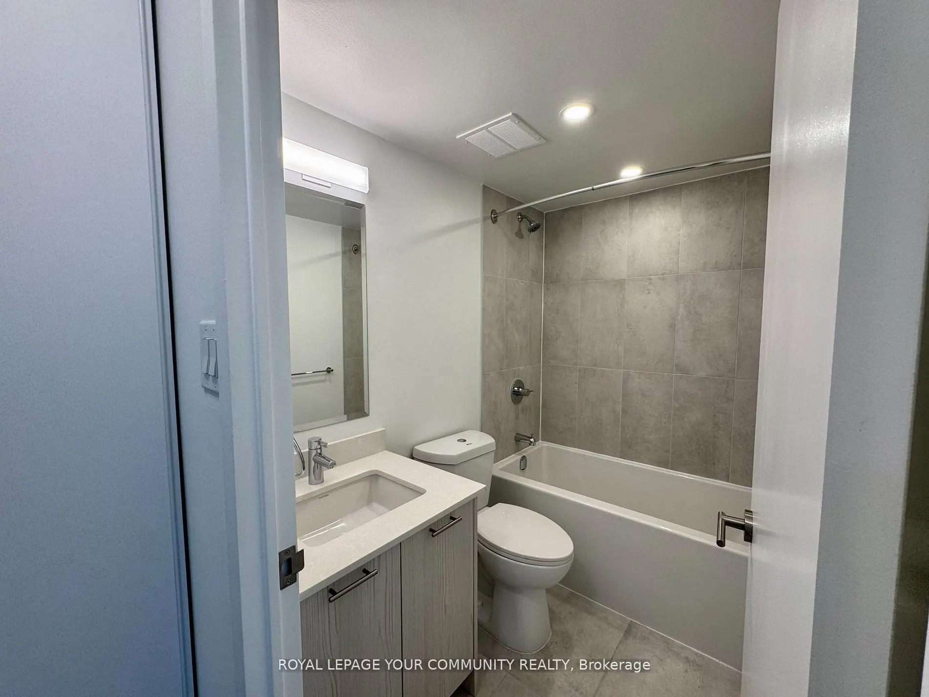 201 Sherbourne Street, #1407