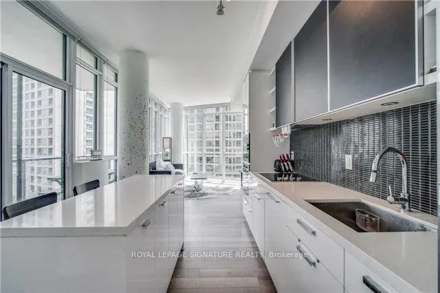 32 Davenport Road, #607