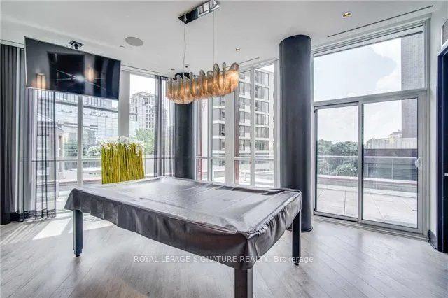 32 Davenport Road, #607
