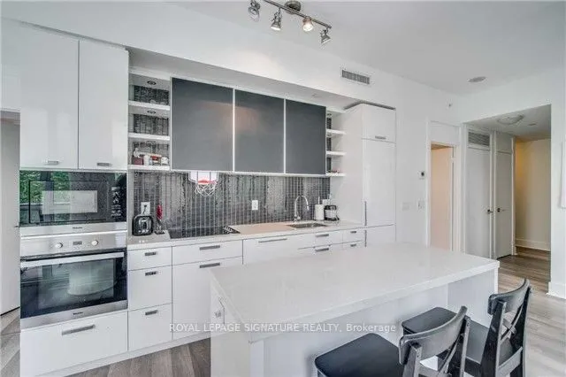 32 Davenport Road, #607