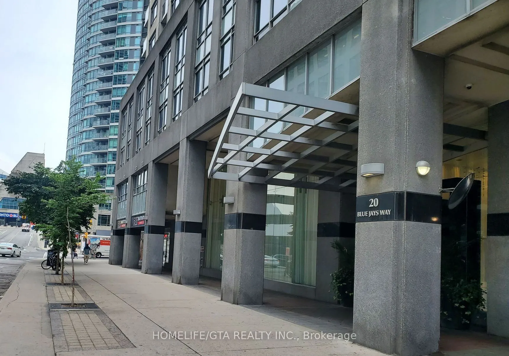 20 Blue Jays Way, #809