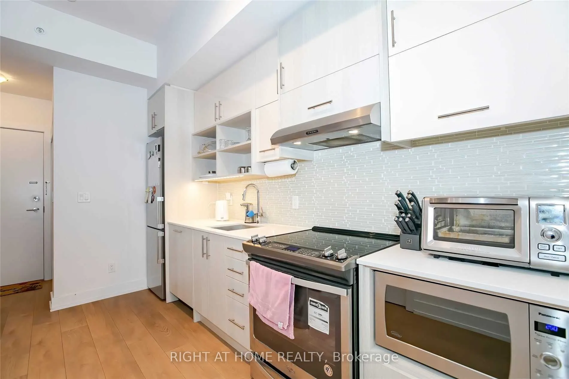 150 Fairview Mall Drive, #411