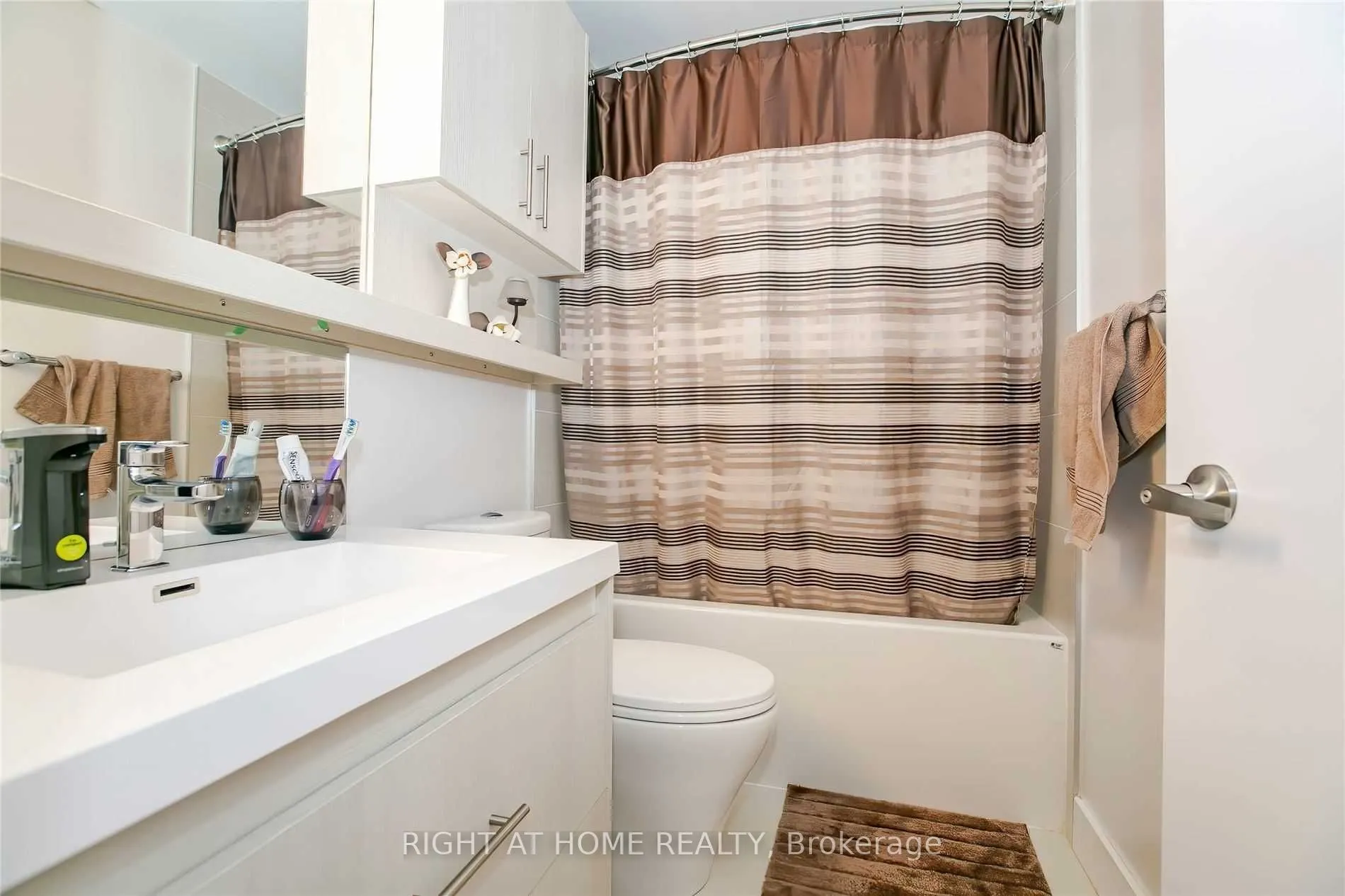 150 Fairview Mall Drive, #411