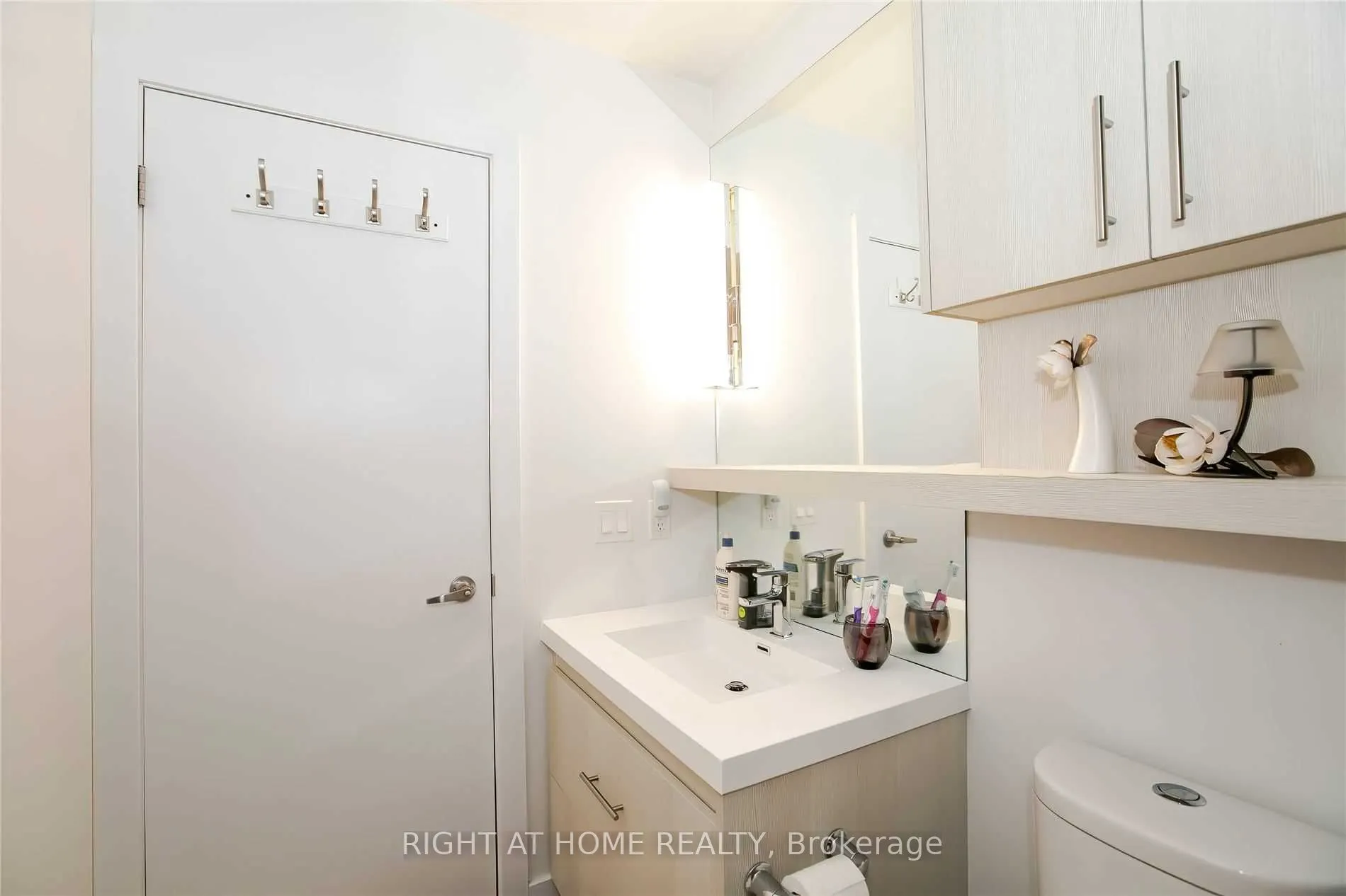 150 Fairview Mall Drive, #411