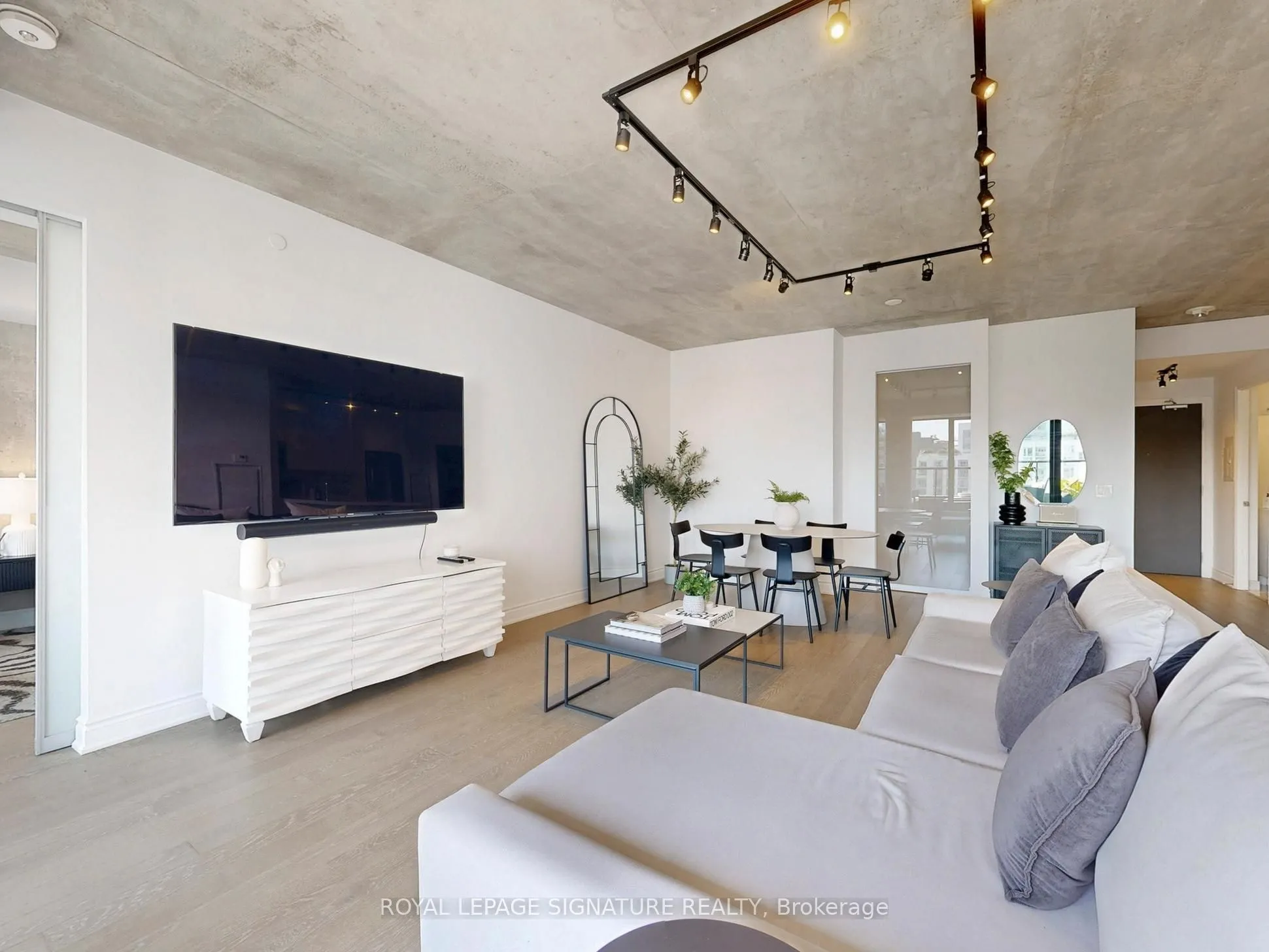 608 Richmond Street W, #1105
