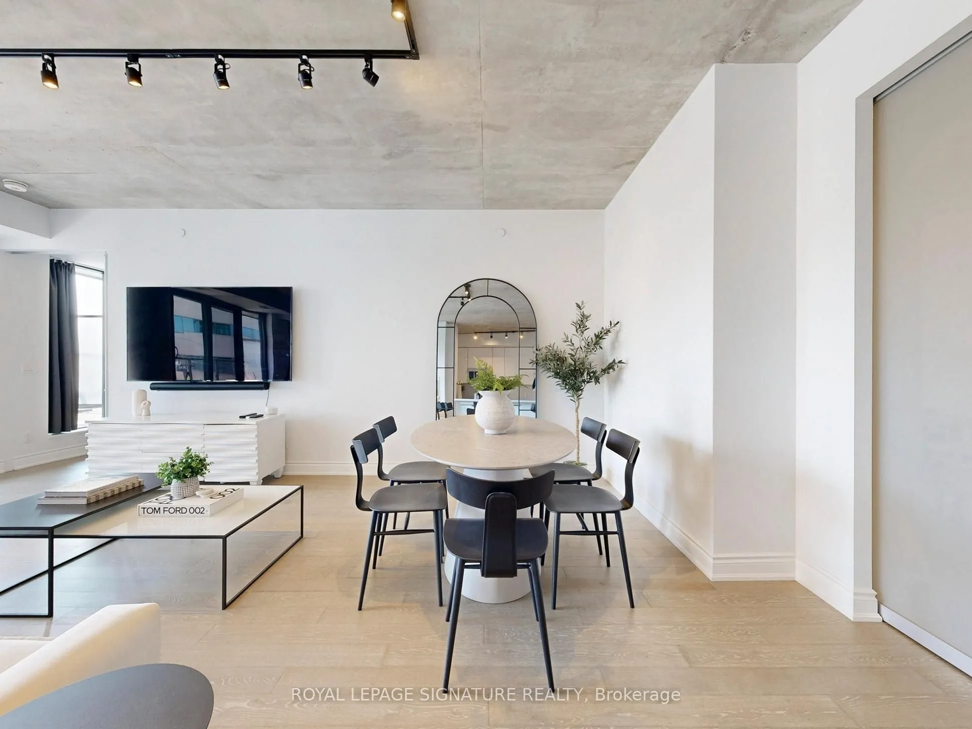 608 Richmond Street W, #1105
