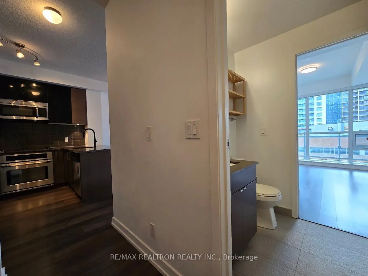 89 Dunfield Avenue, #803
