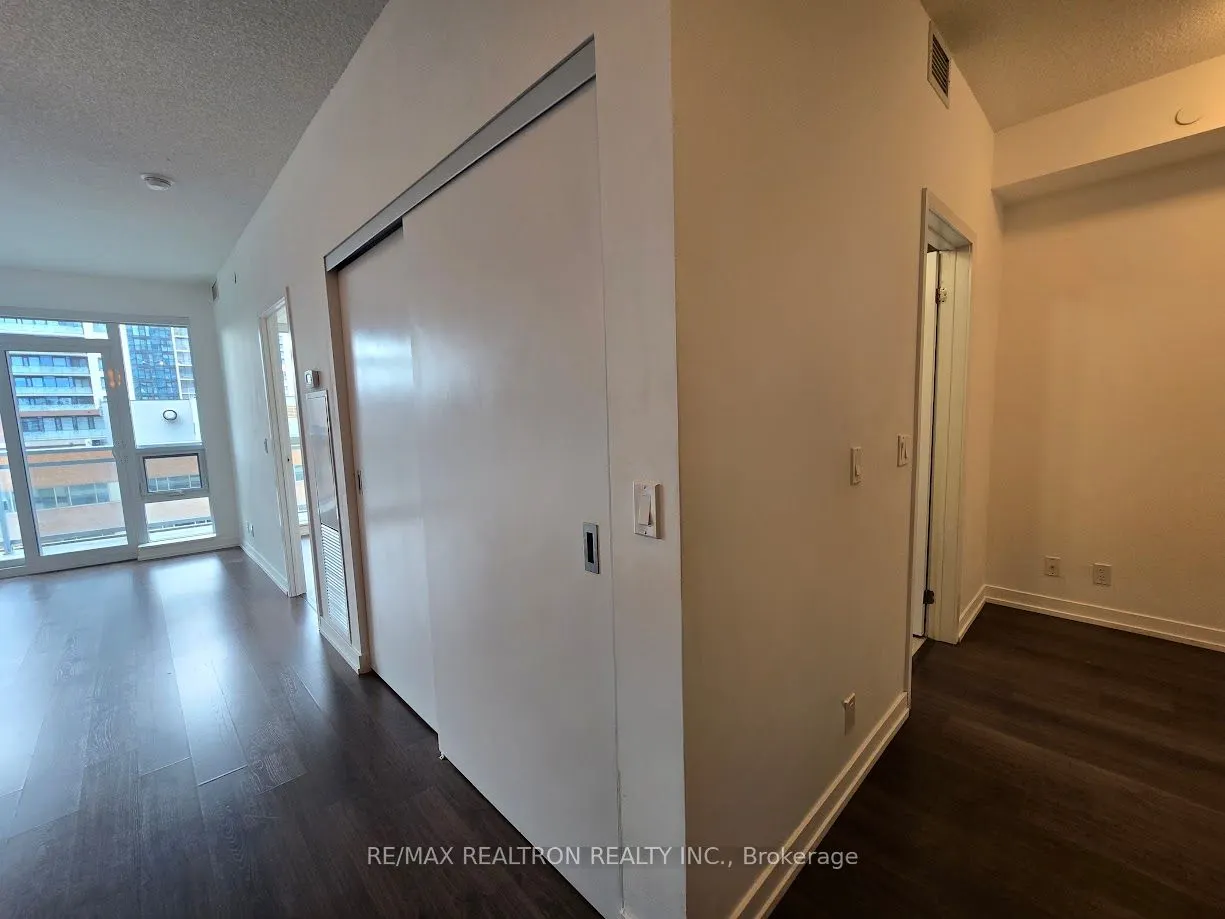 89 Dunfield Avenue, #803