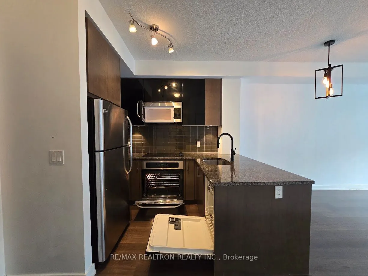 89 Dunfield Avenue, #803