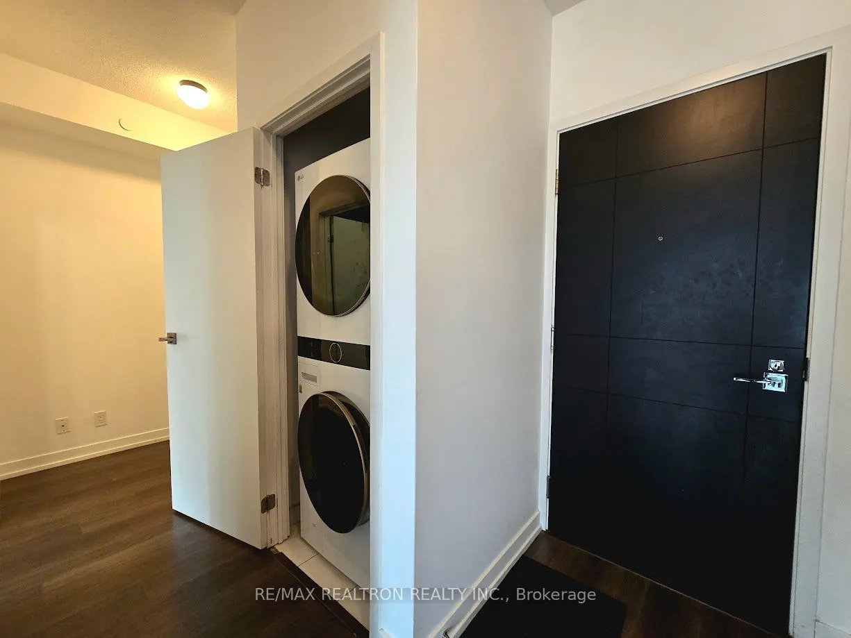 89 Dunfield Avenue, #803