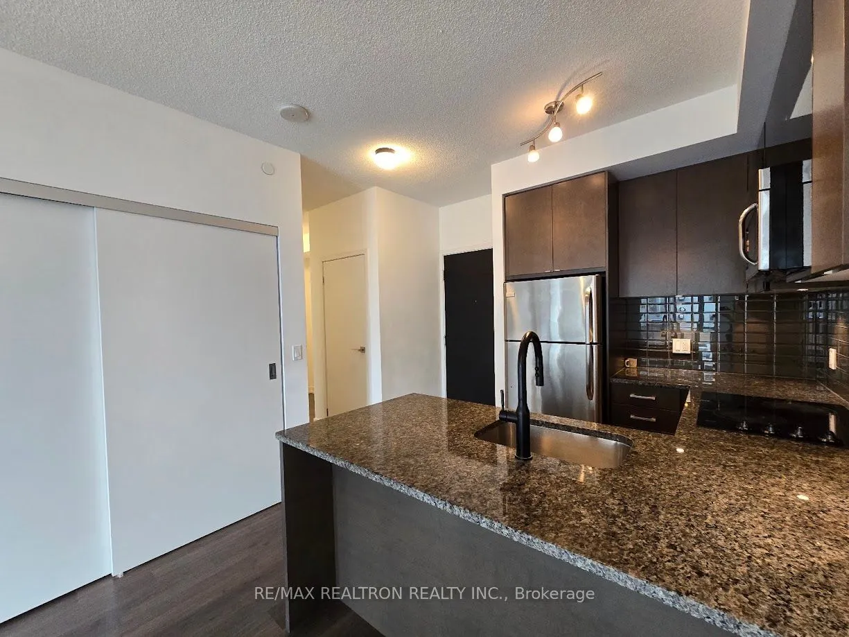 89 Dunfield Avenue, #803