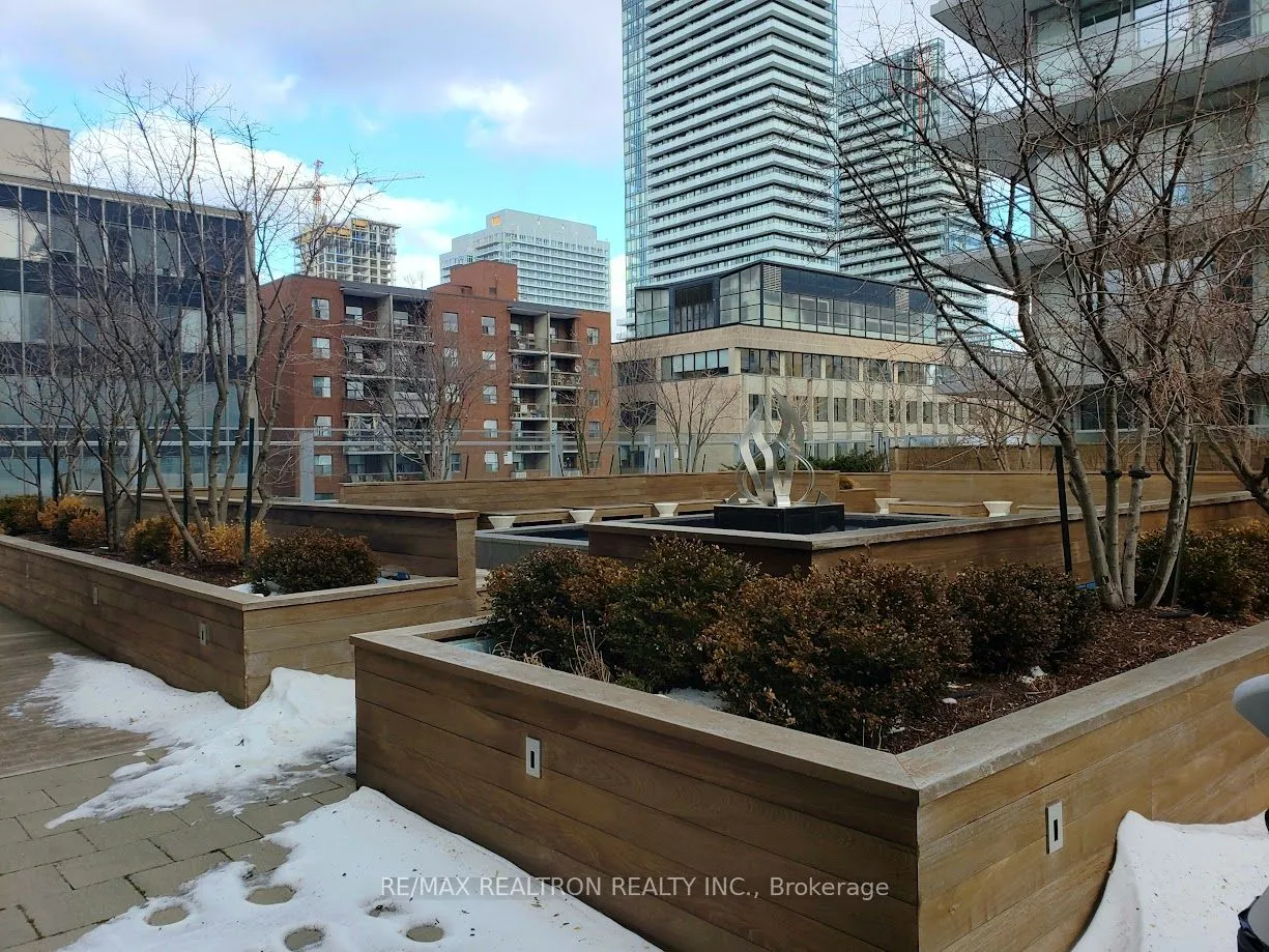 89 Dunfield Avenue, #803