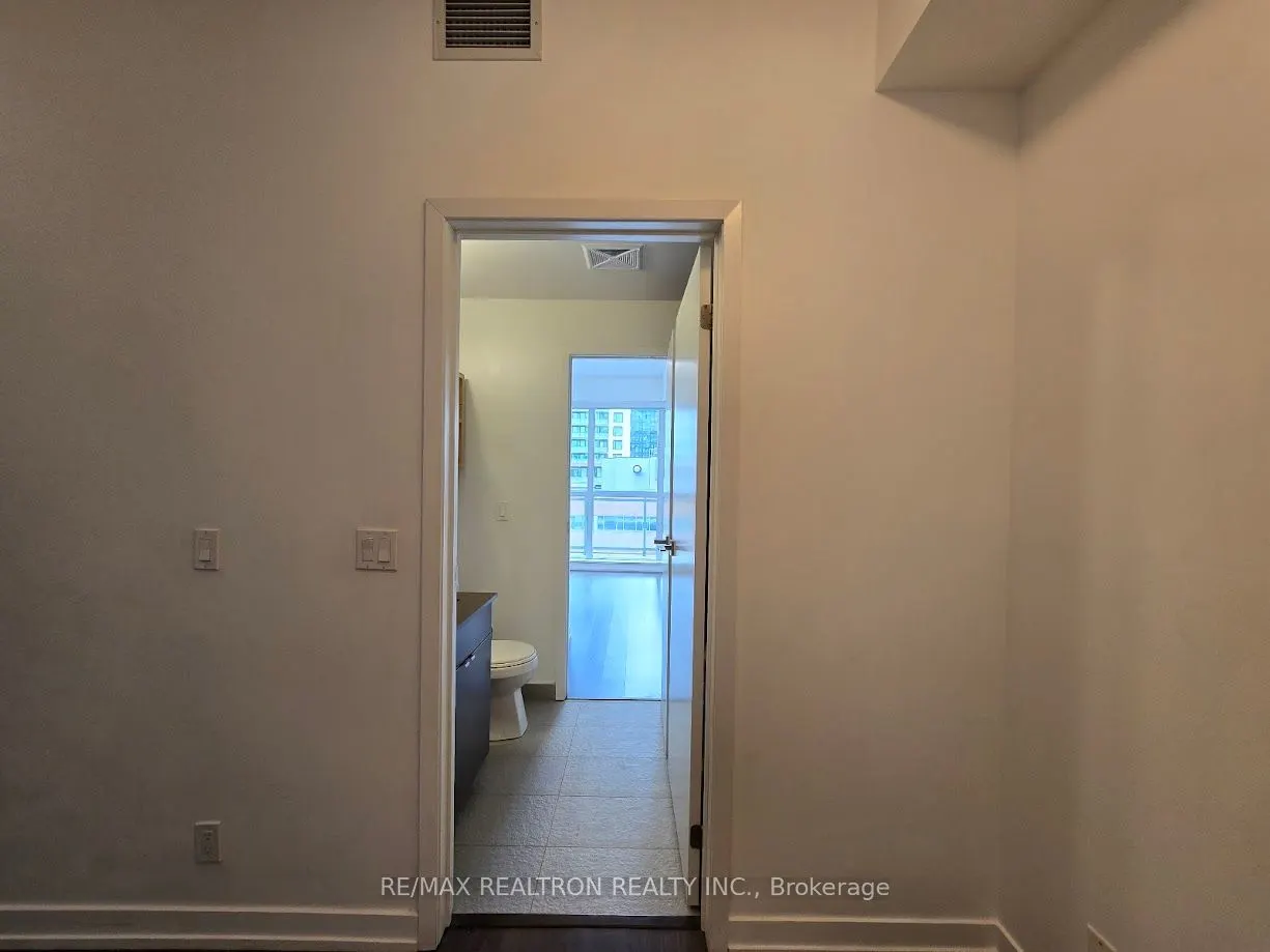 89 Dunfield Avenue, #803
