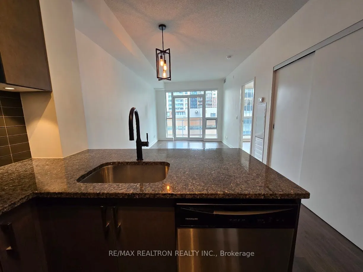 89 Dunfield Avenue, #803