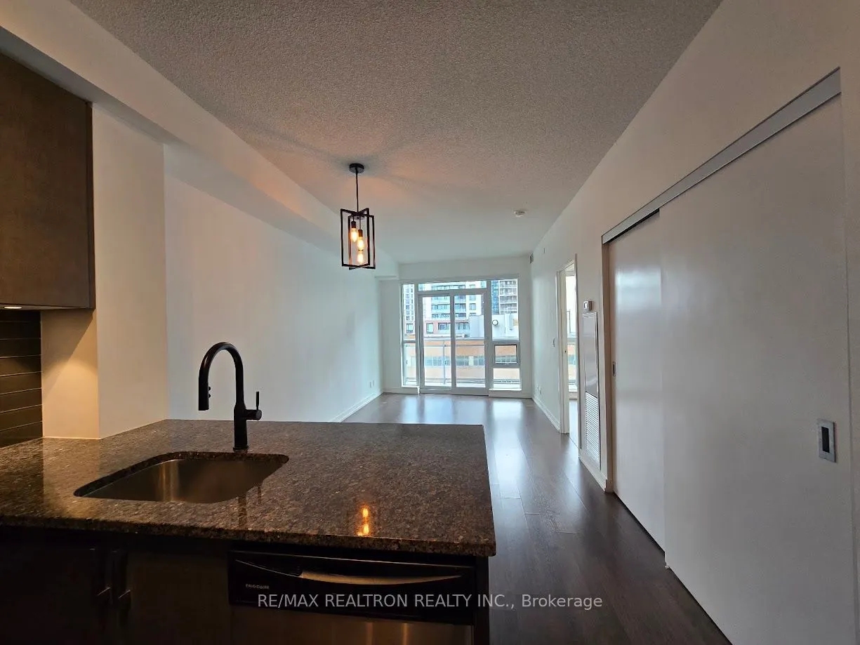 89 Dunfield Avenue, #803