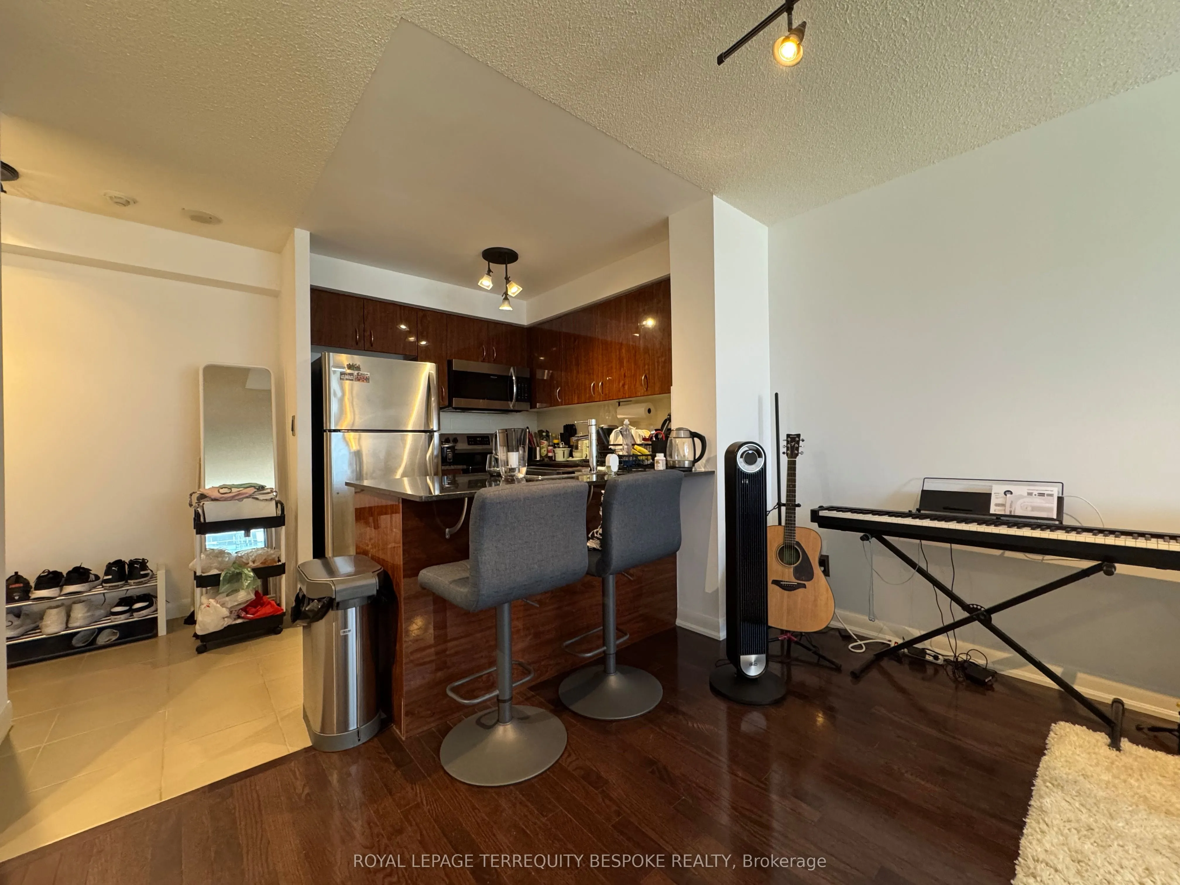 5791 Yonge Street, #801