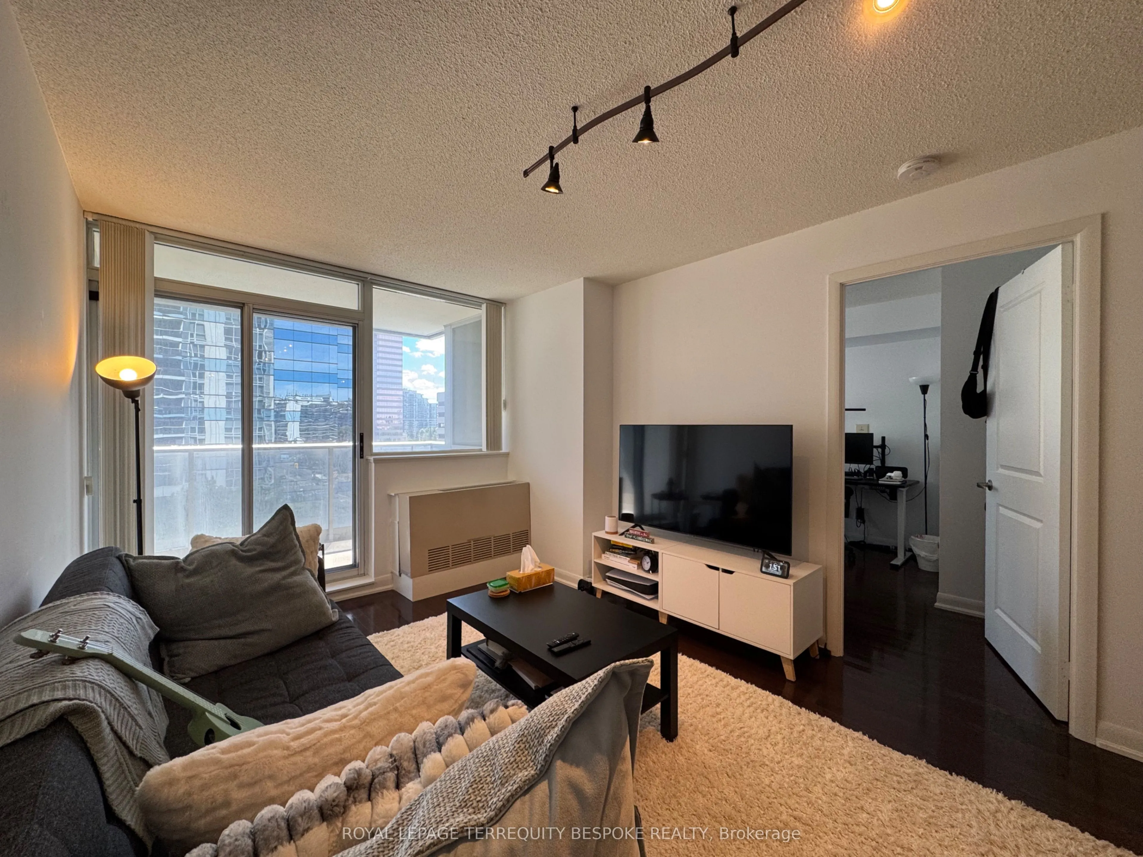 5791 Yonge Street, #801