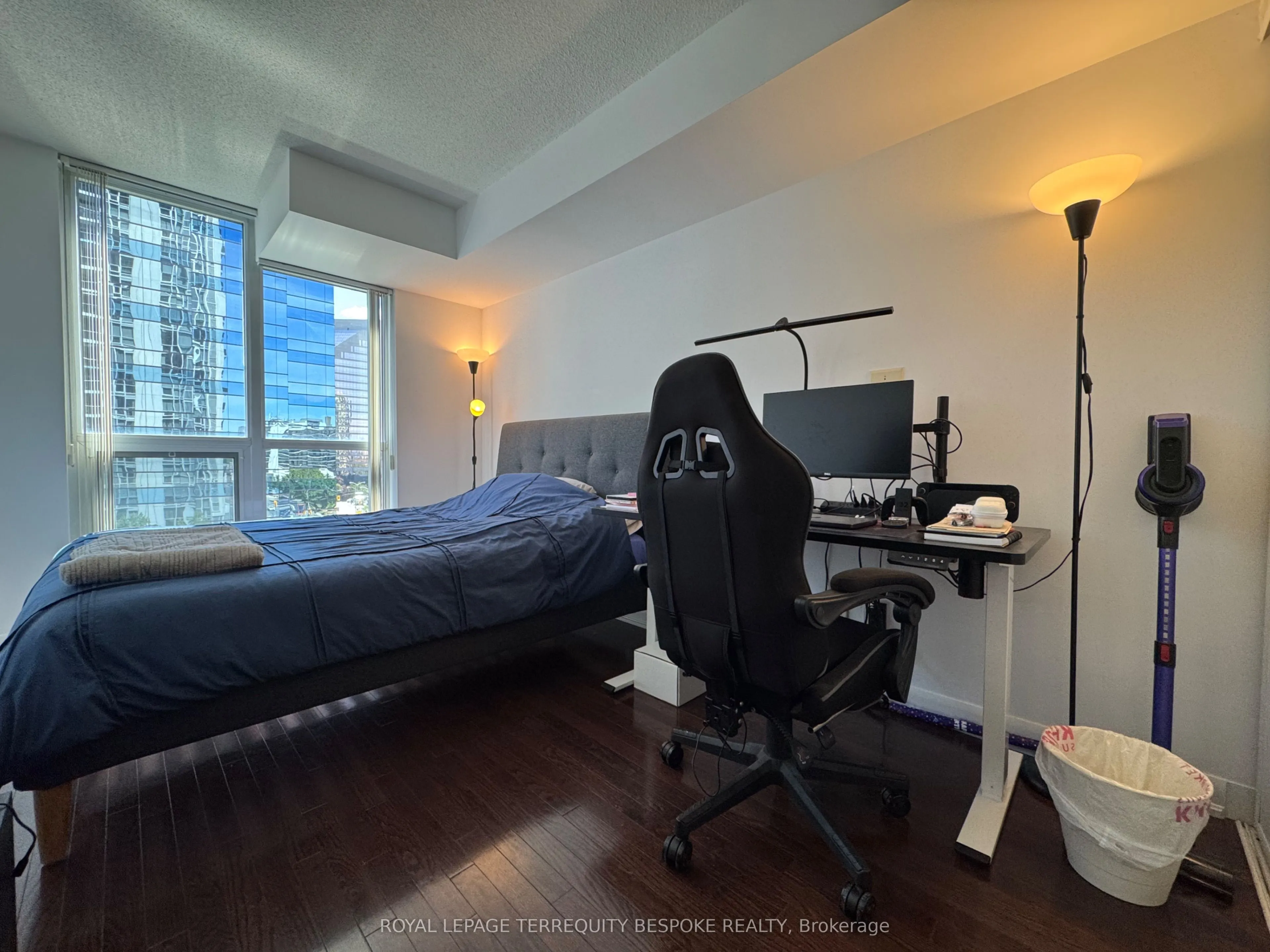 5791 Yonge Street, #801