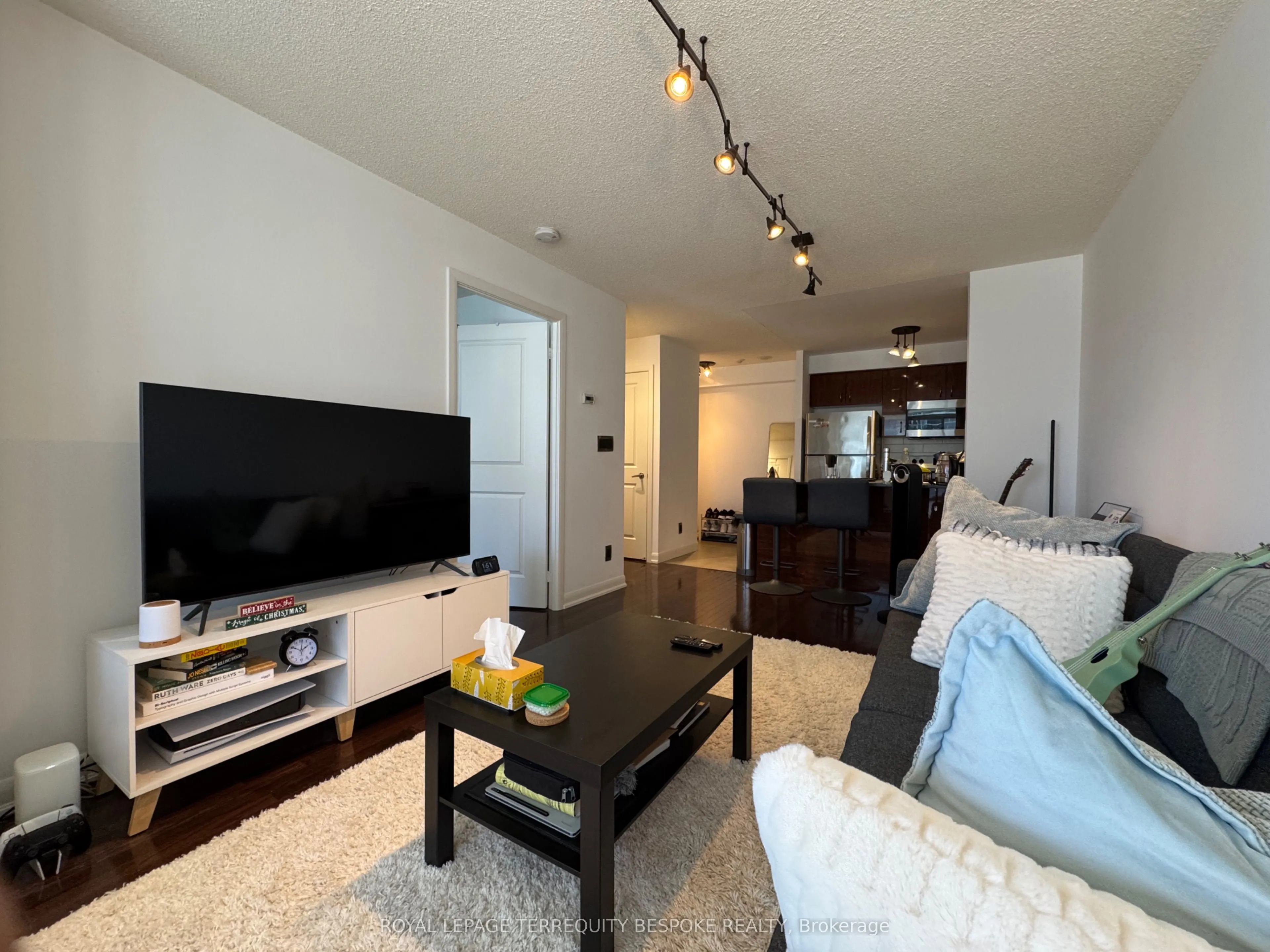 5791 Yonge Street, #801