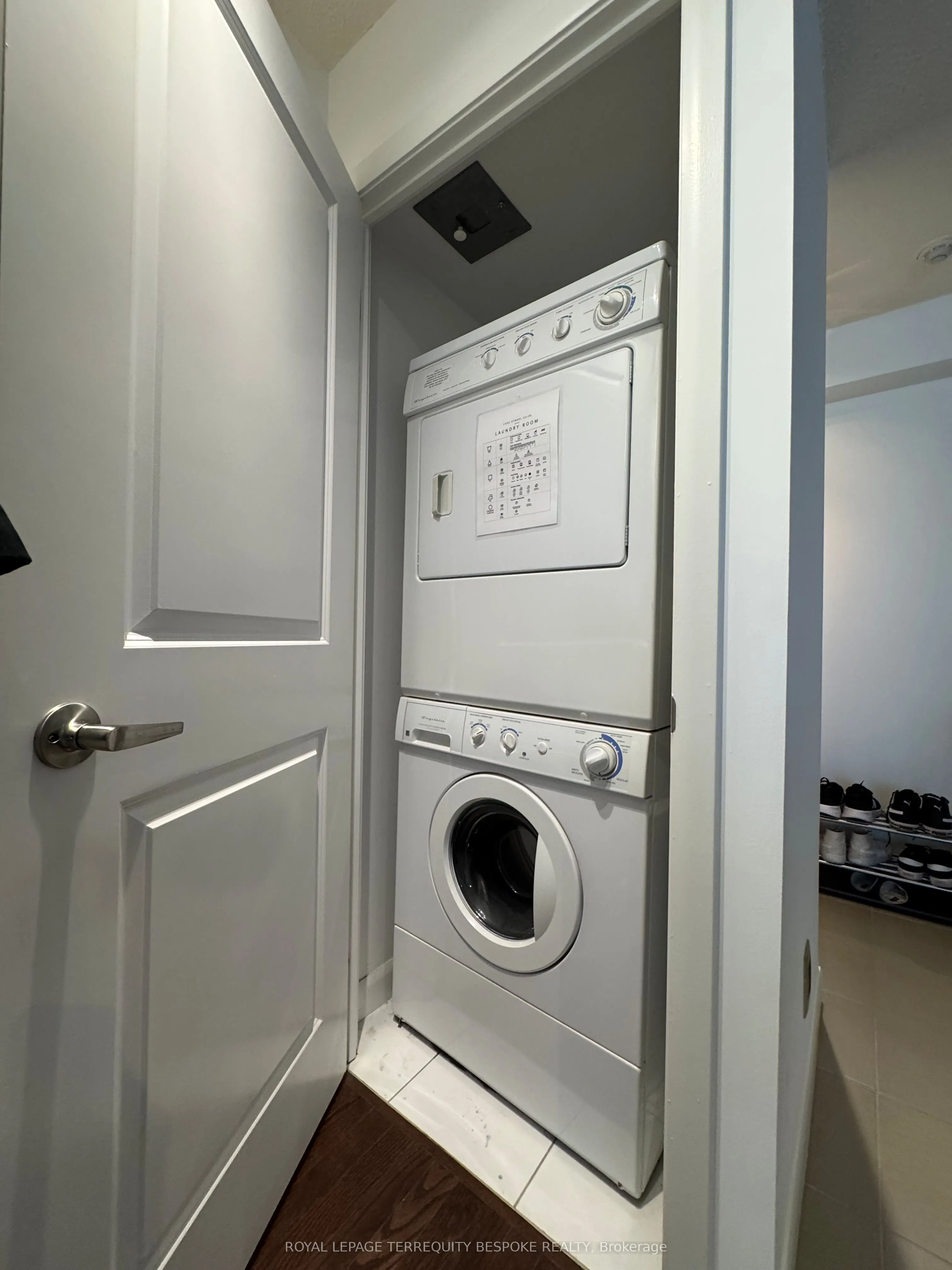 5791 Yonge Street, #801
