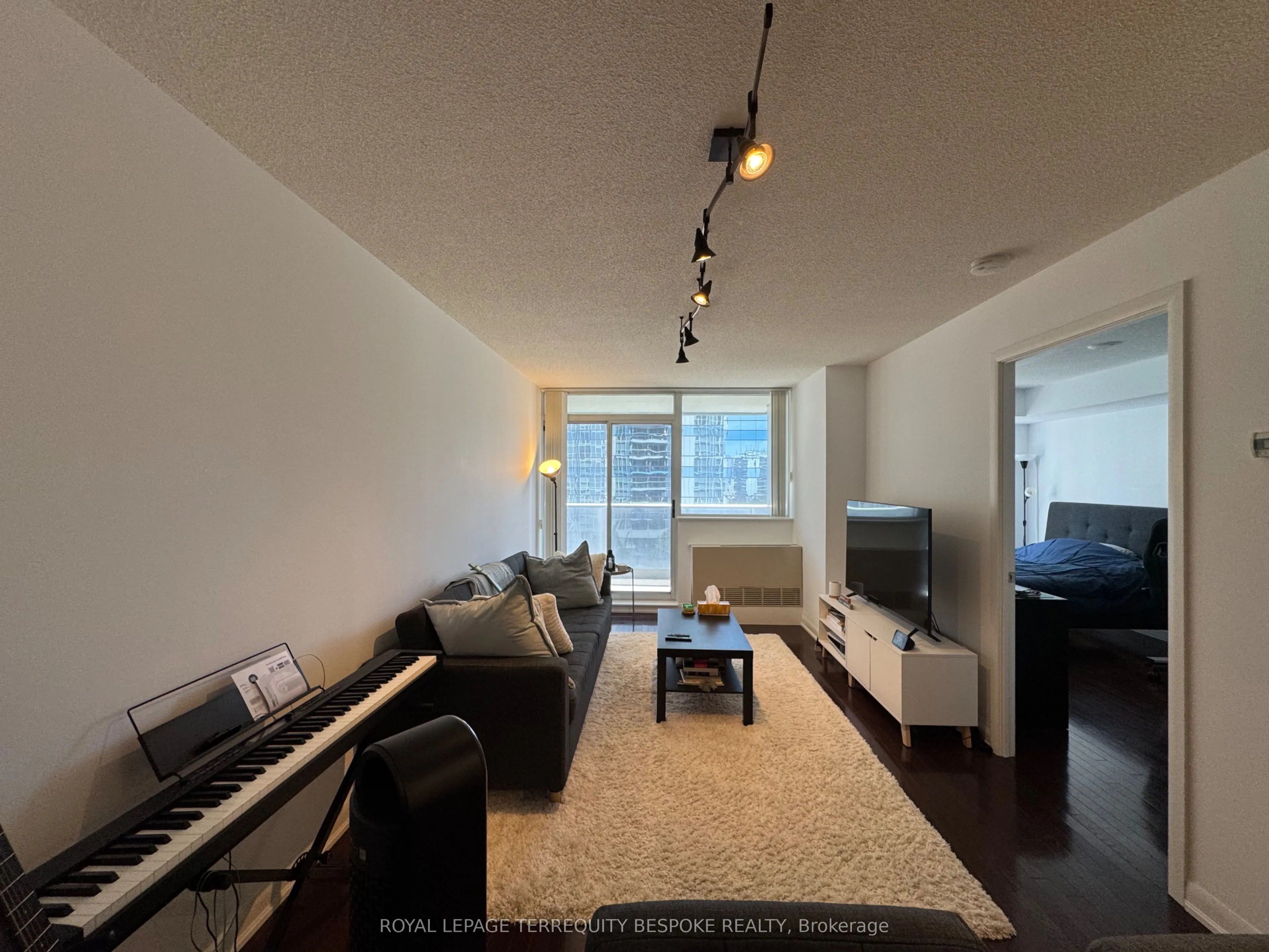 5791 Yonge Street, #801