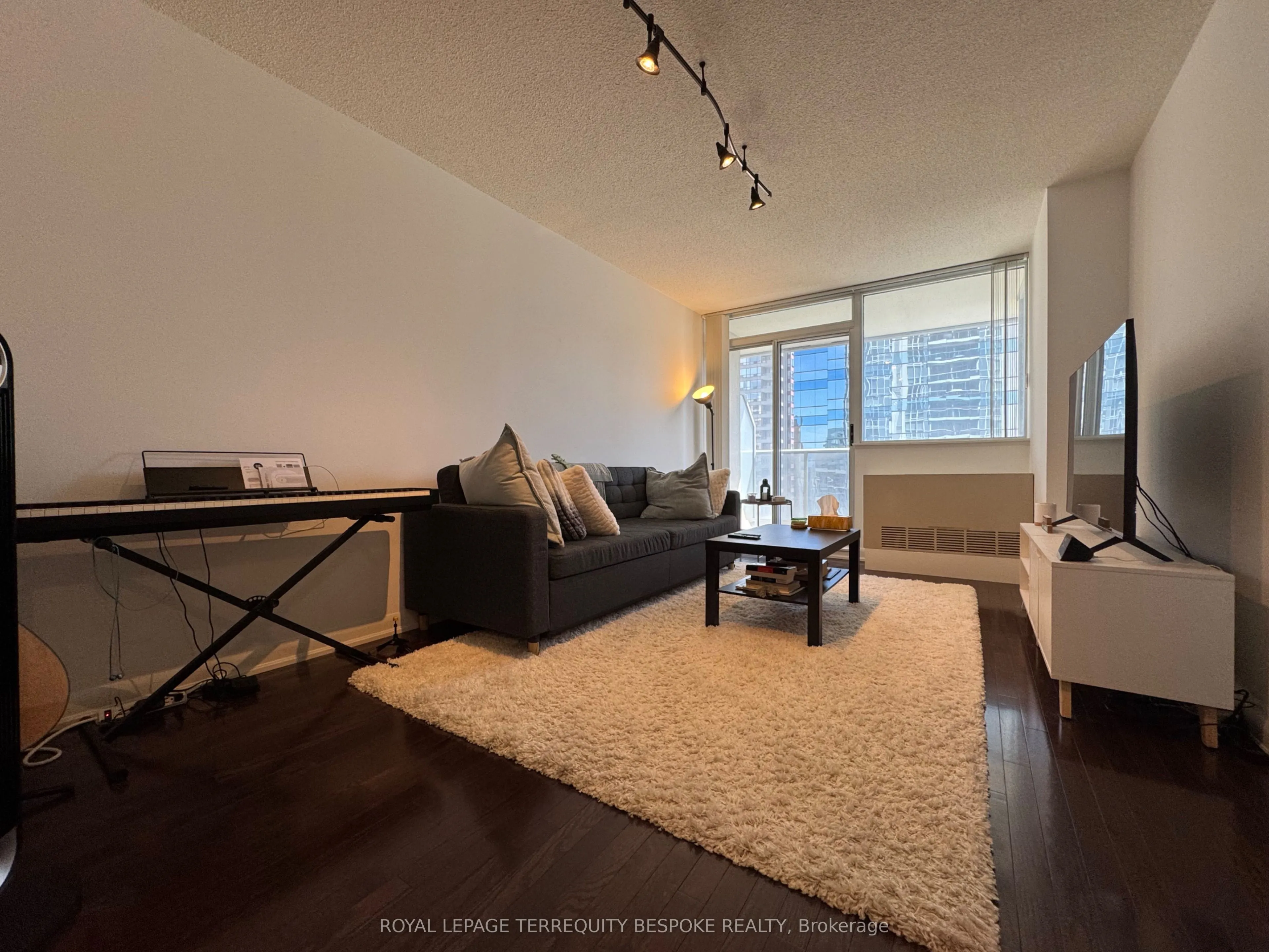 5791 Yonge Street, #801