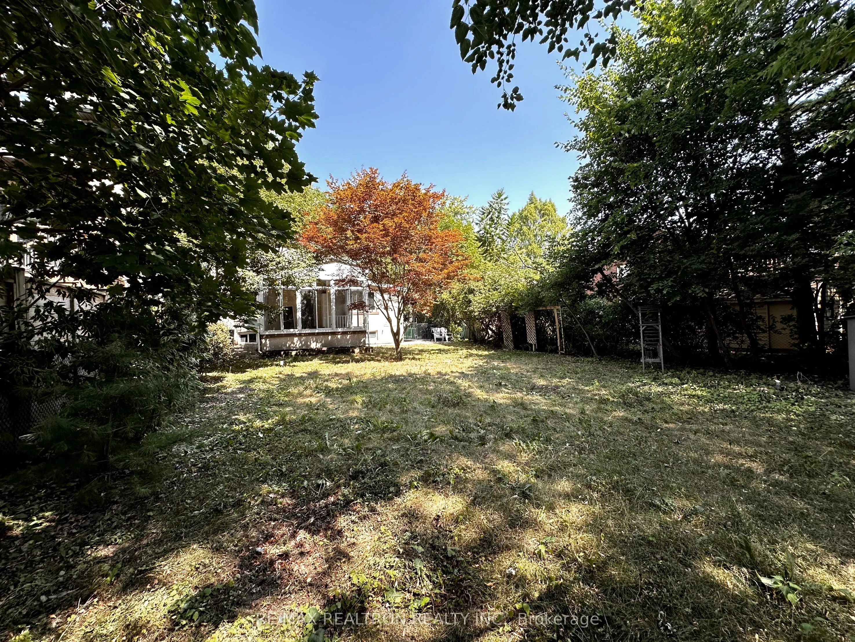 261 Hollywood Avenue