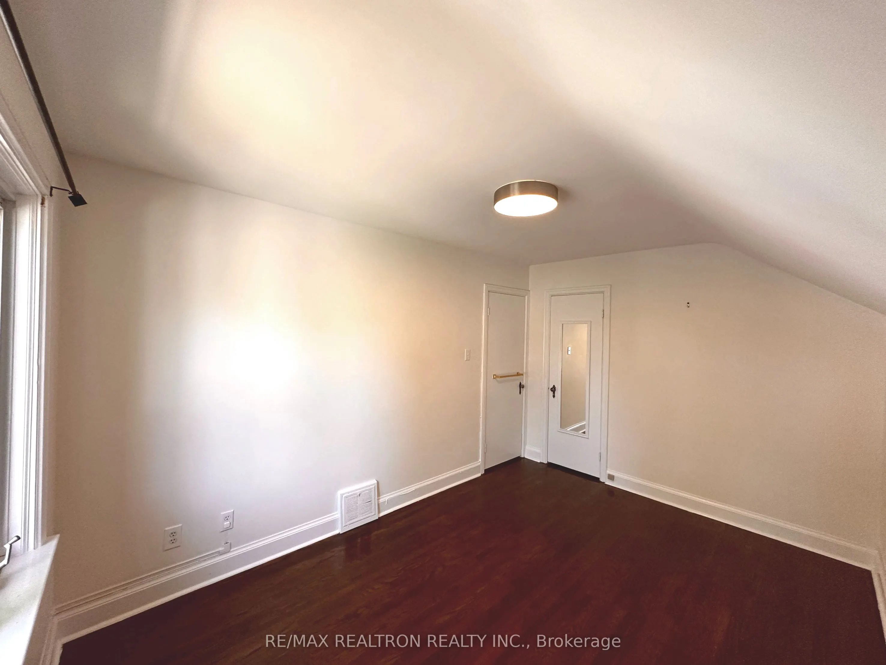 261 Hollywood Avenue