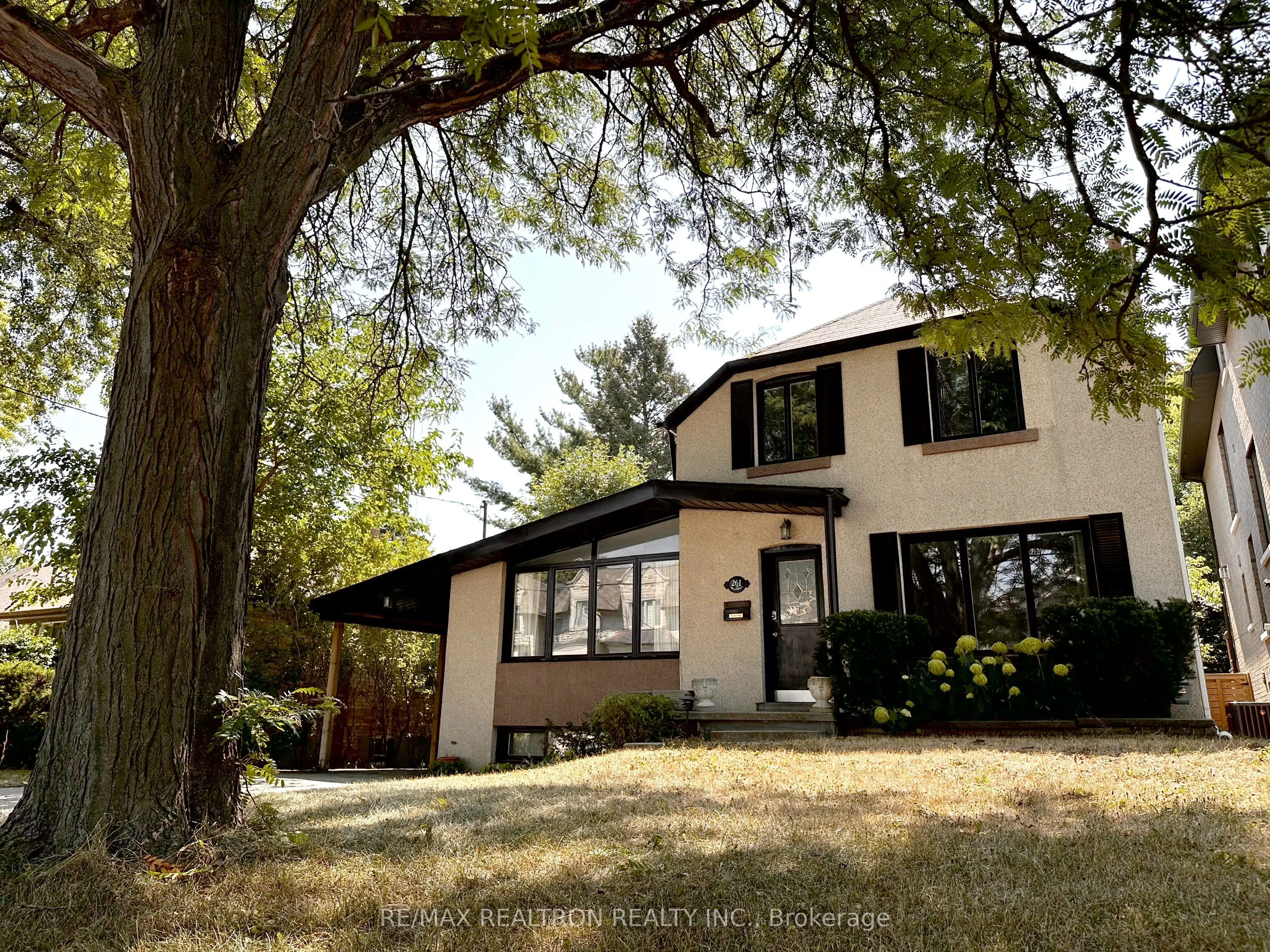 261 Hollywood Avenue