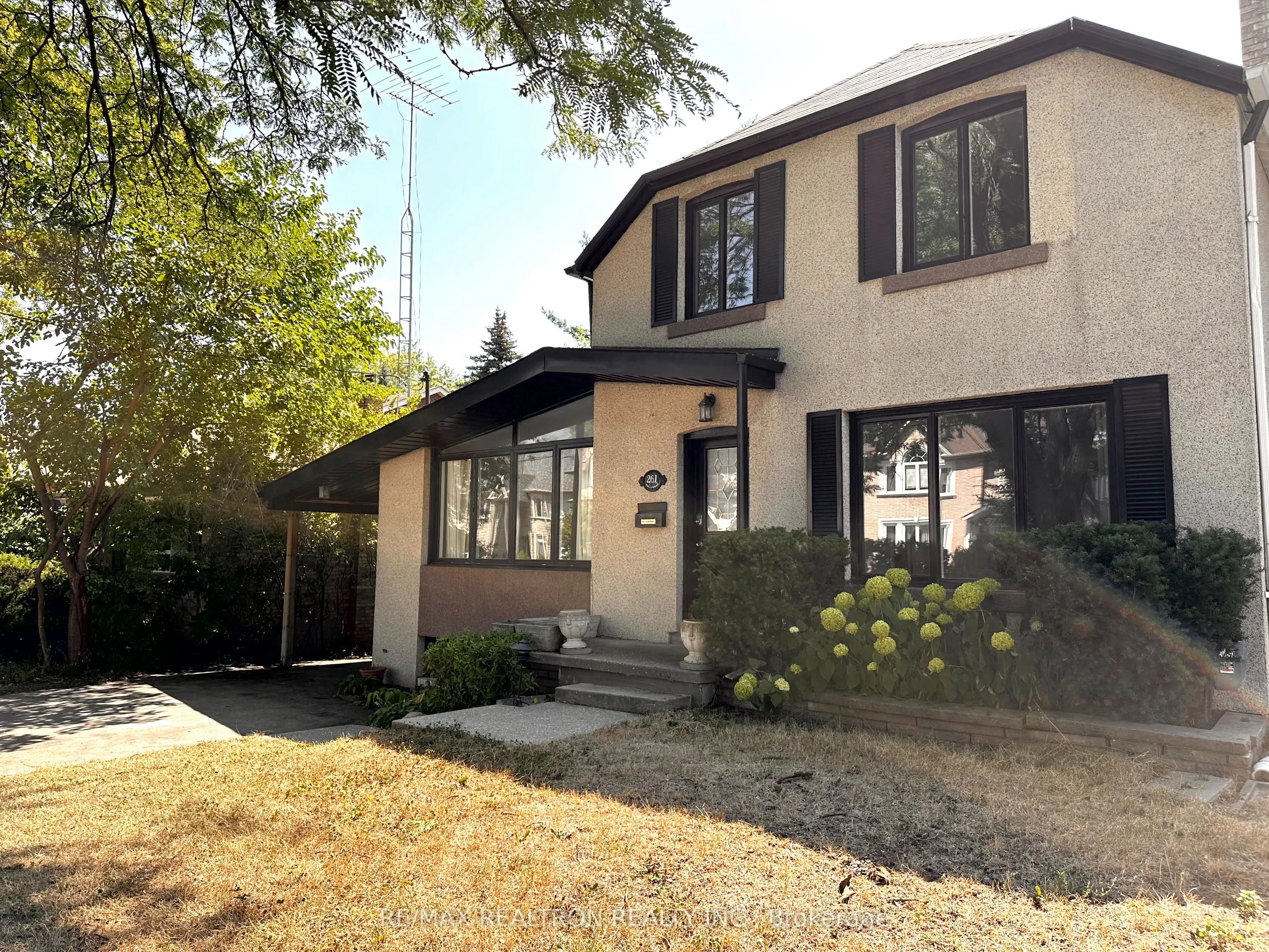 261 Hollywood Avenue